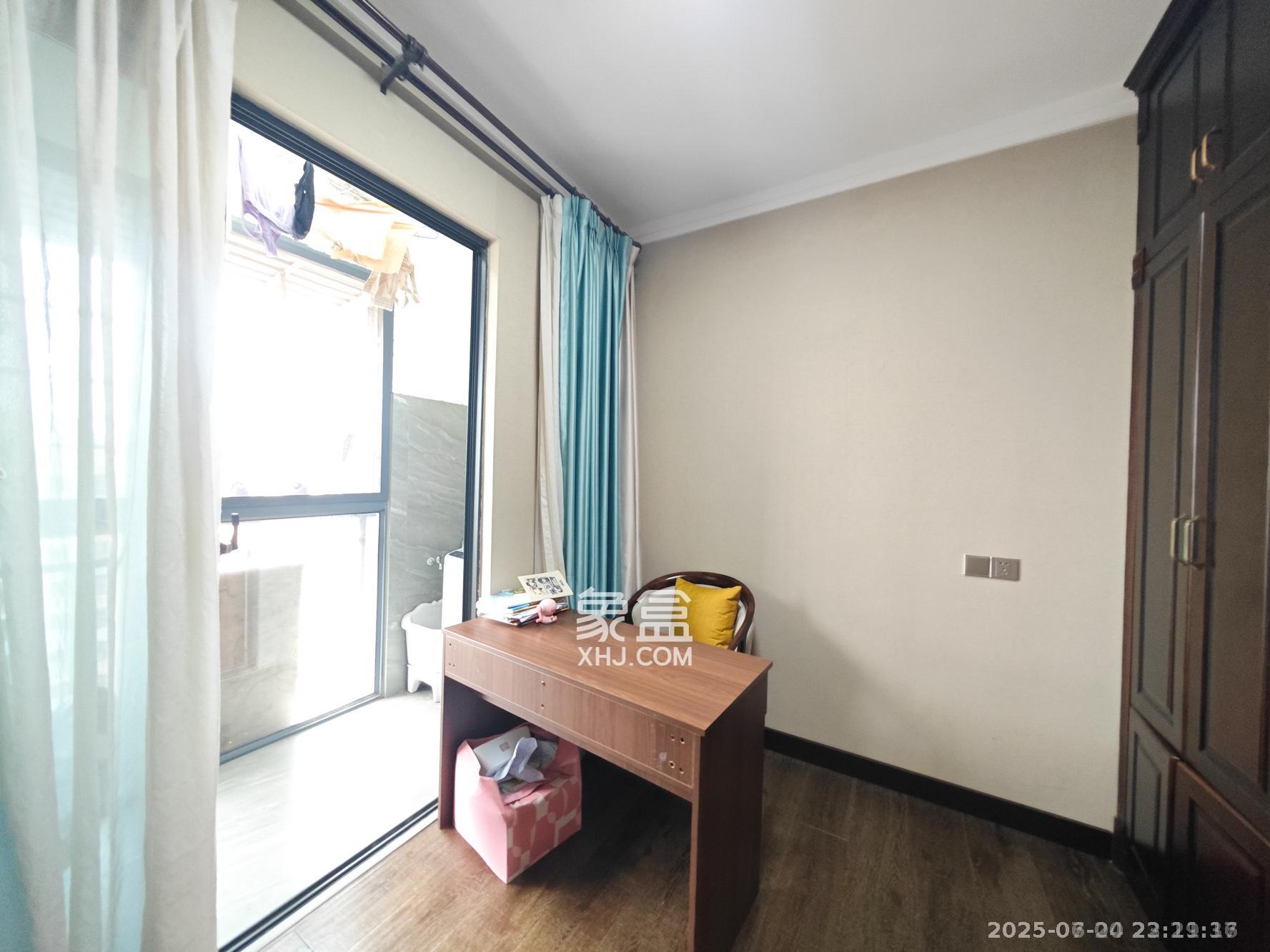 长房南屏锦源 4室2厅2卫 120.0万 长房南屏锦源 4室2厅2卫 120.0万卧室