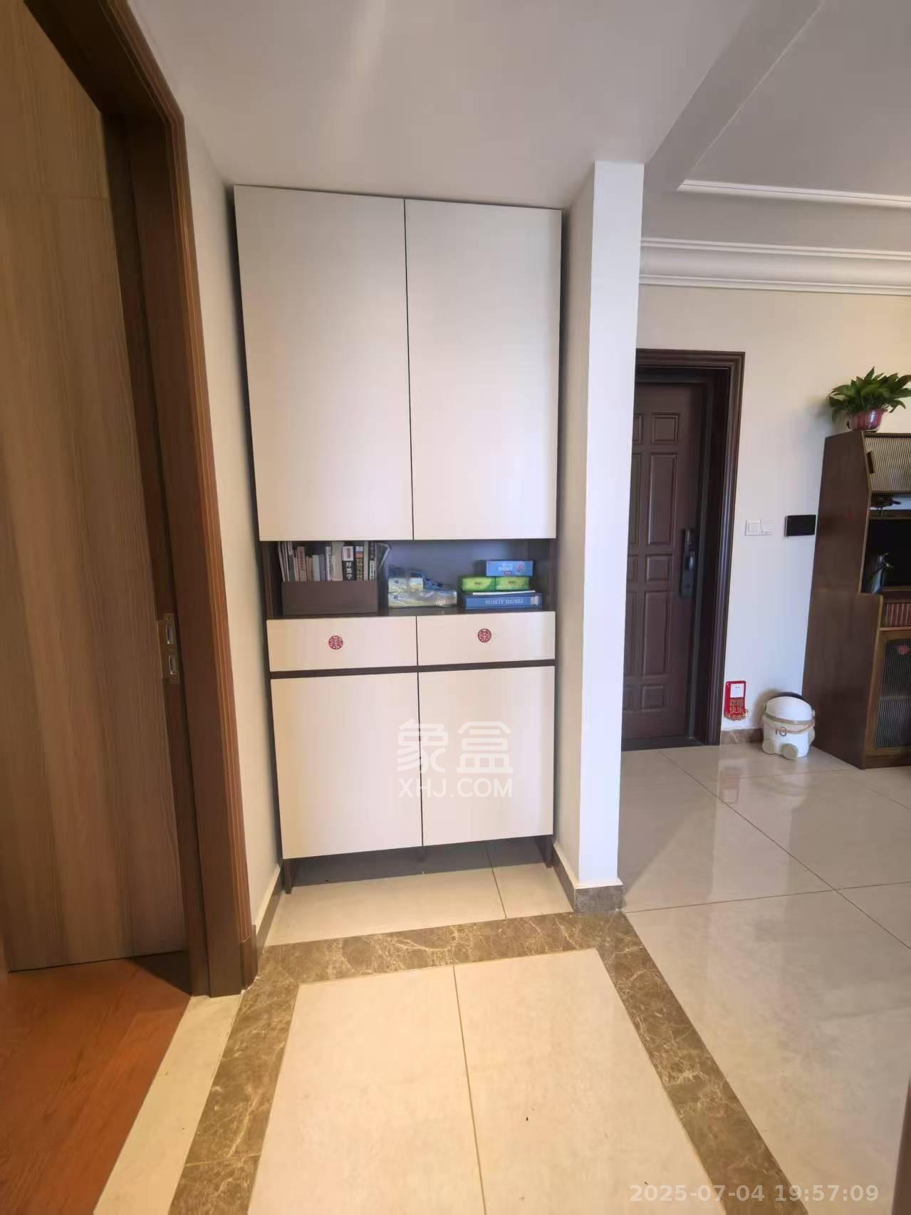 恒大华府 3室2厅1卫 2300.0元/月 恒大华府 3室2厅1卫 2300.0元/月室内图