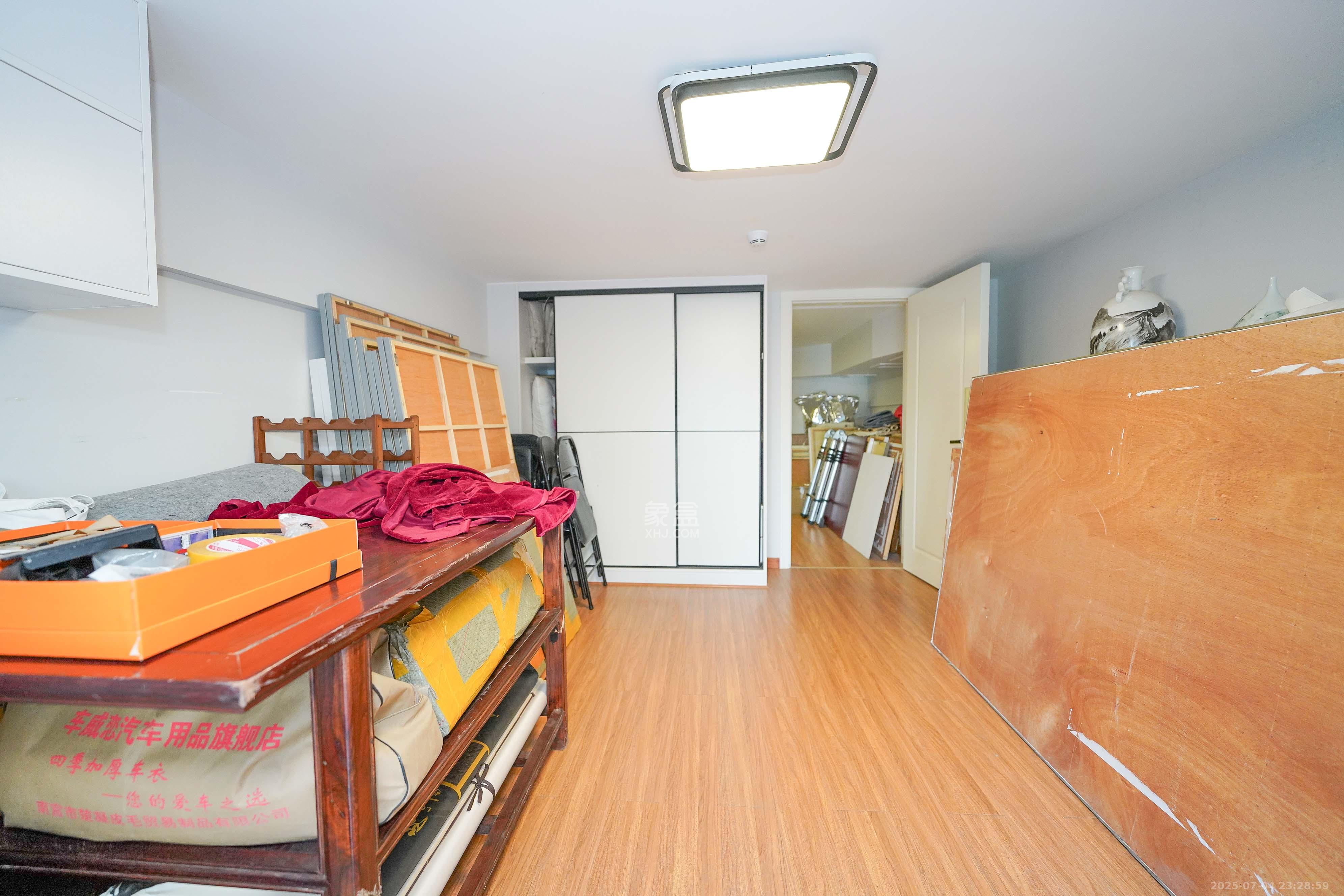 金地铂悦 2室1厅1卫 28.0万 金地铂悦 2室1厅1卫 28.0万卧室