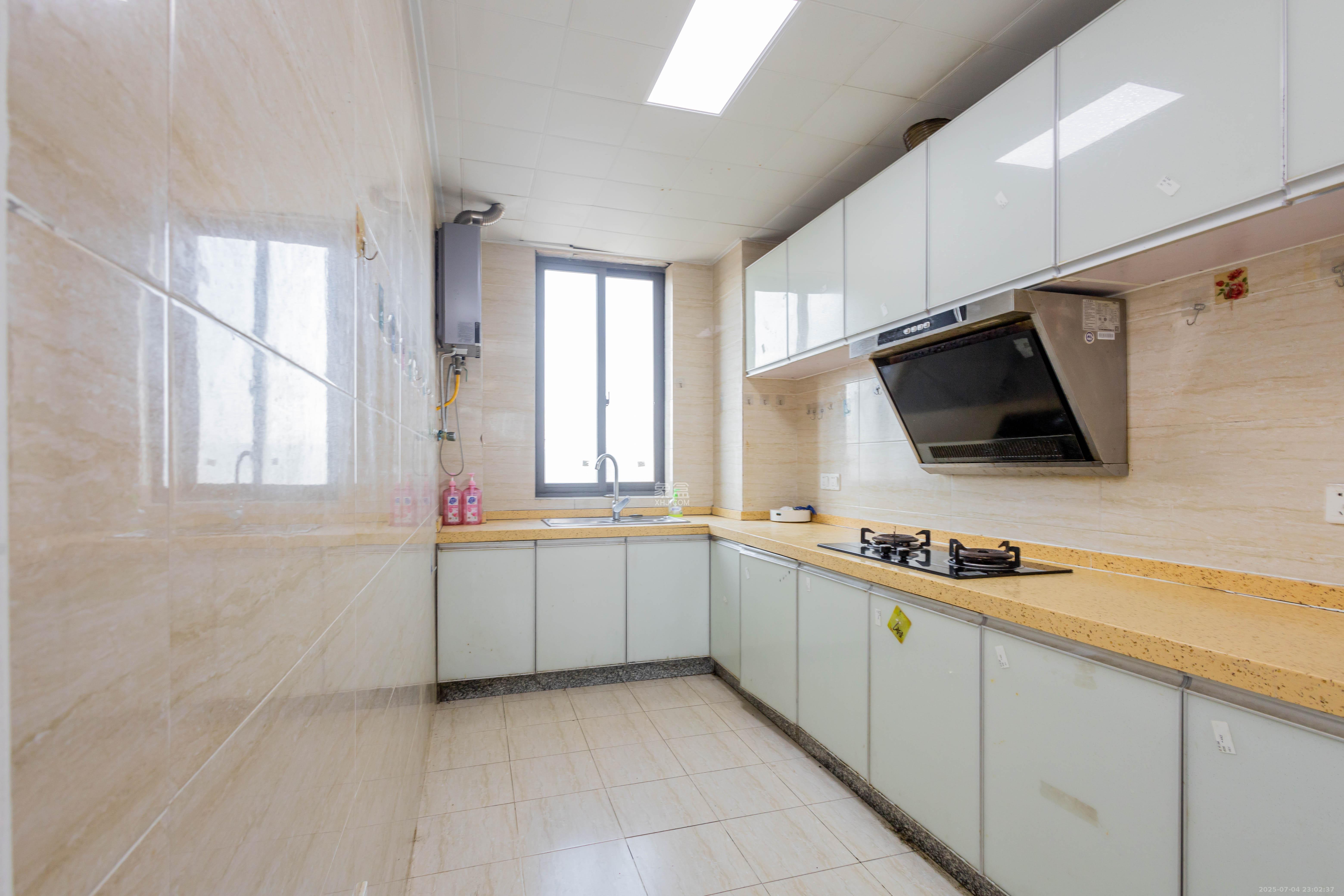 湘楚华庭 3室2厅1卫 56.0万 湘楚华庭 3室2厅1卫 56.0万厨房