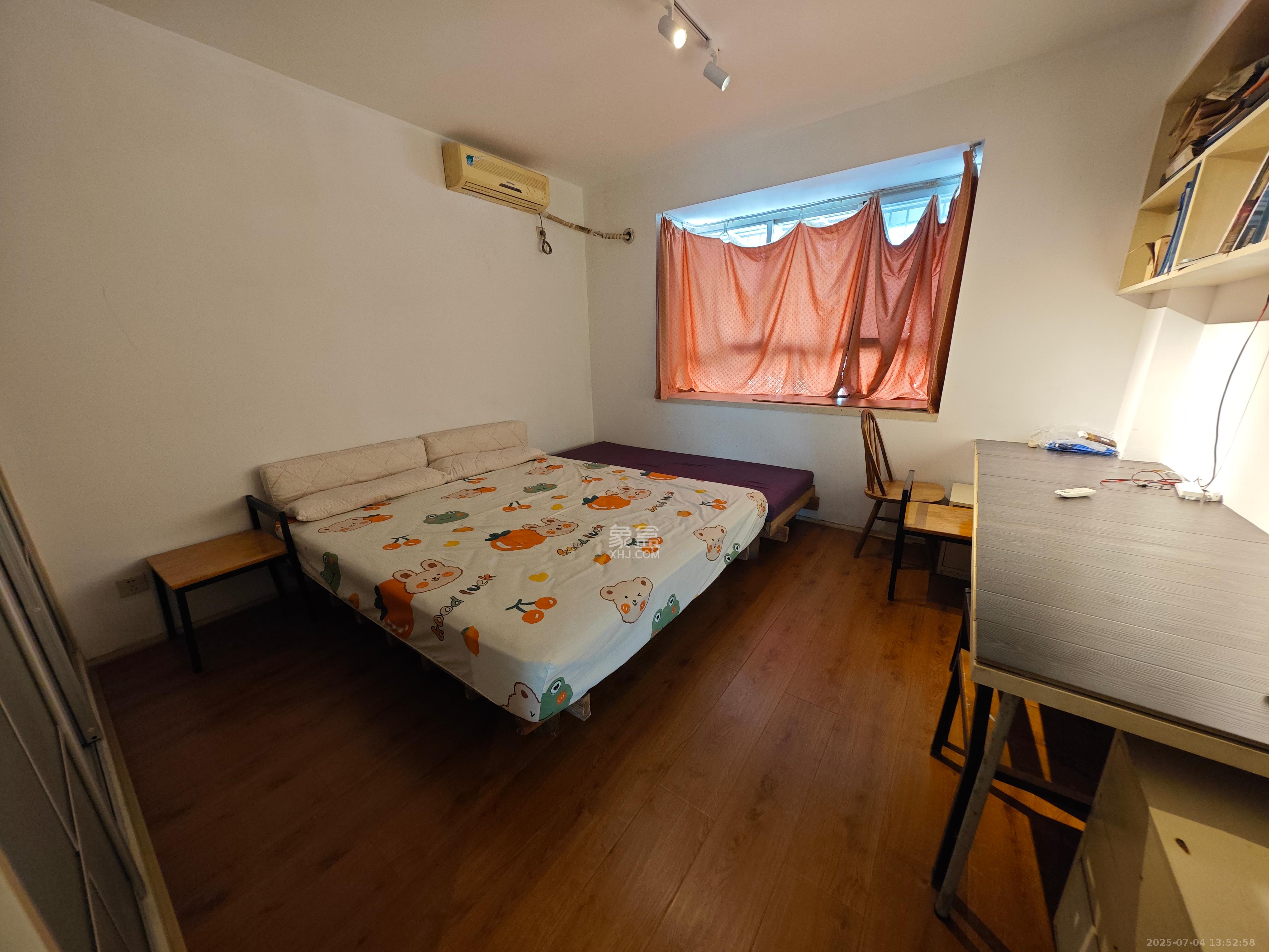 莲湖汽车饰品城(莲湖公寓)  2室2厅1卫    1500.0元/月 莲湖汽车饰品城(莲湖公寓)  2室2厅1卫    1500.0元/月室内图