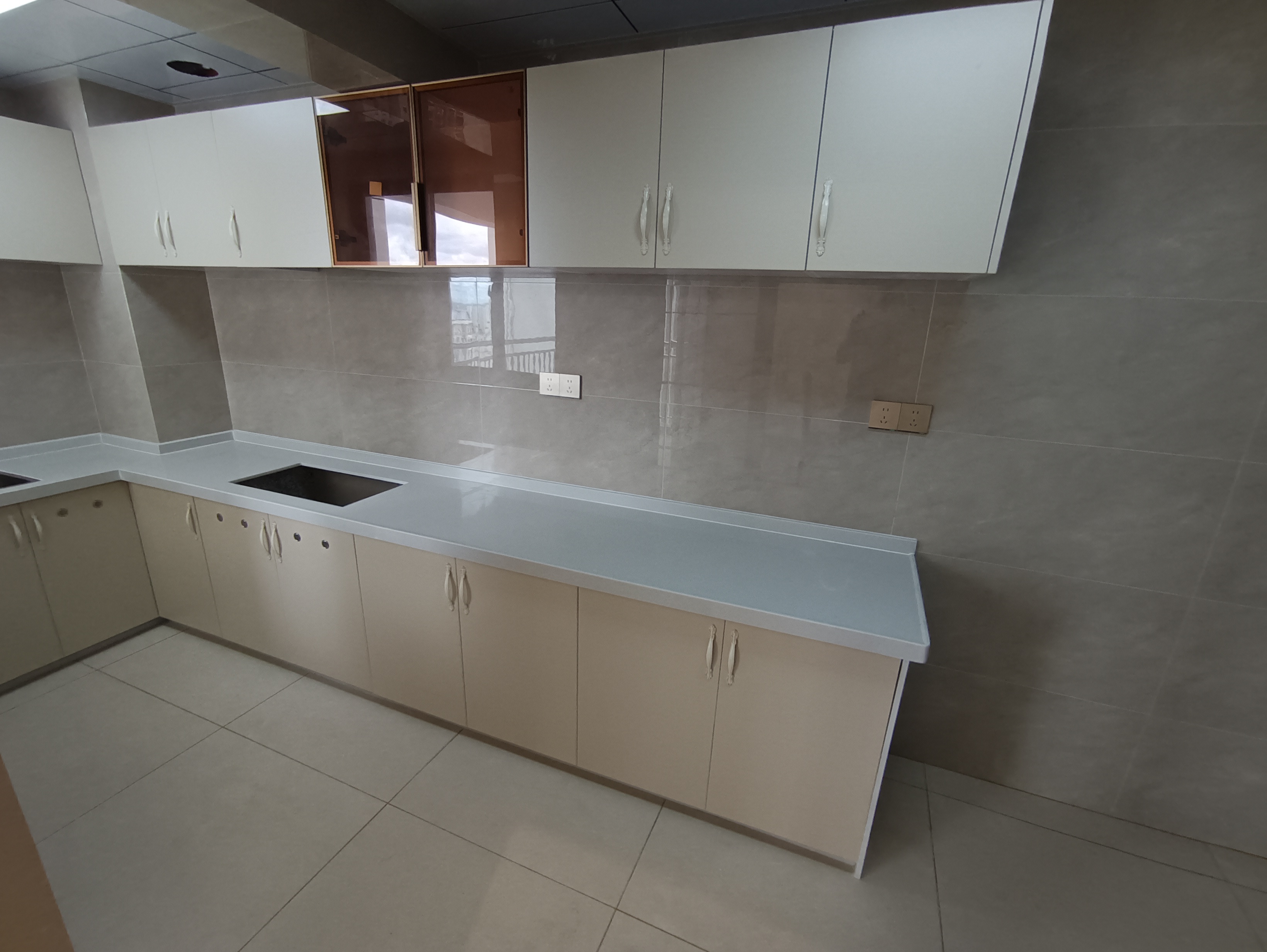 海航城  4室2厅2卫    169.0万客厅