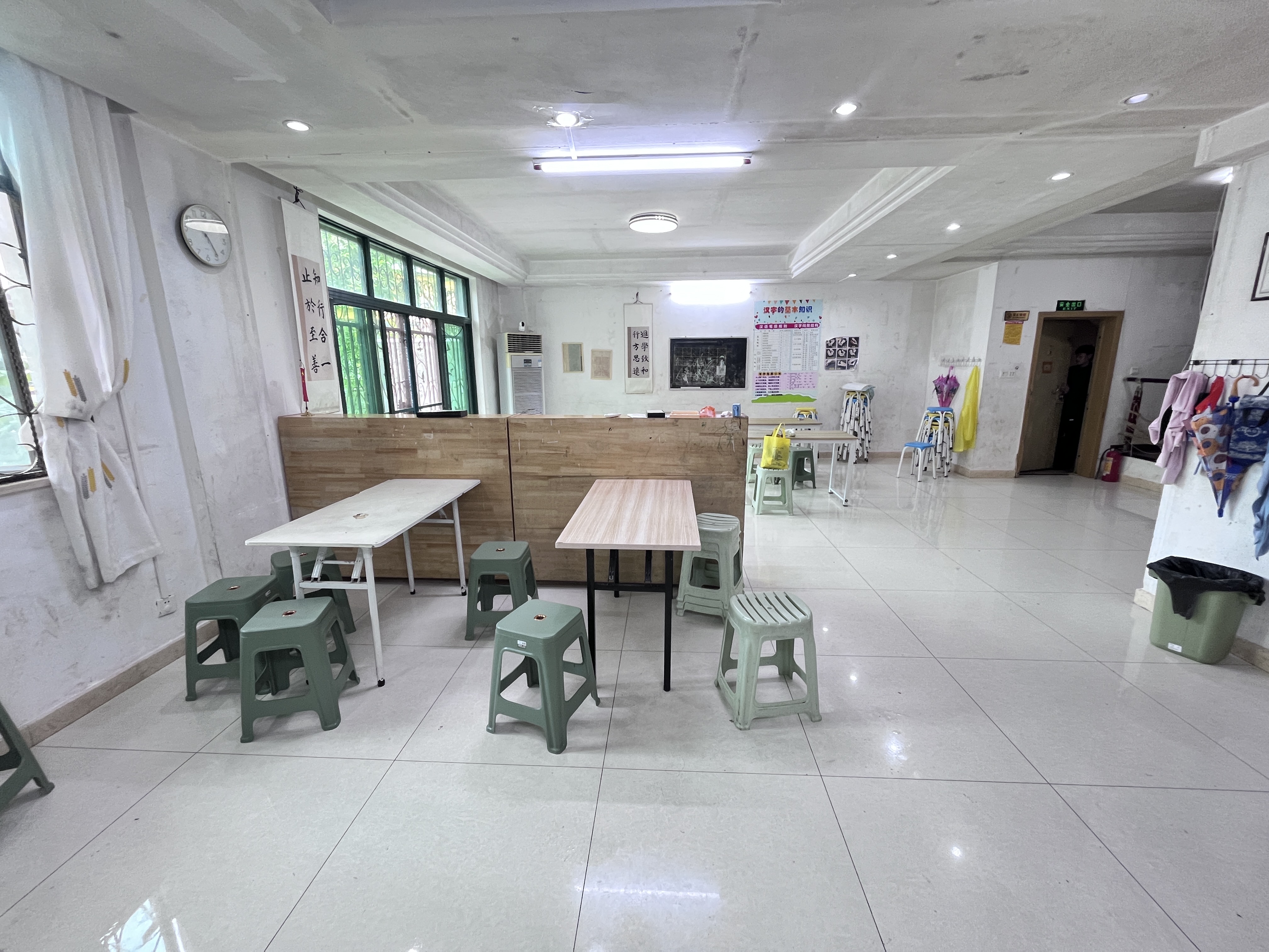 亚洲豪苑北区 3室2厅2卫 236.0万 亚洲豪苑北区 3室2厅2卫 236.0万客厅