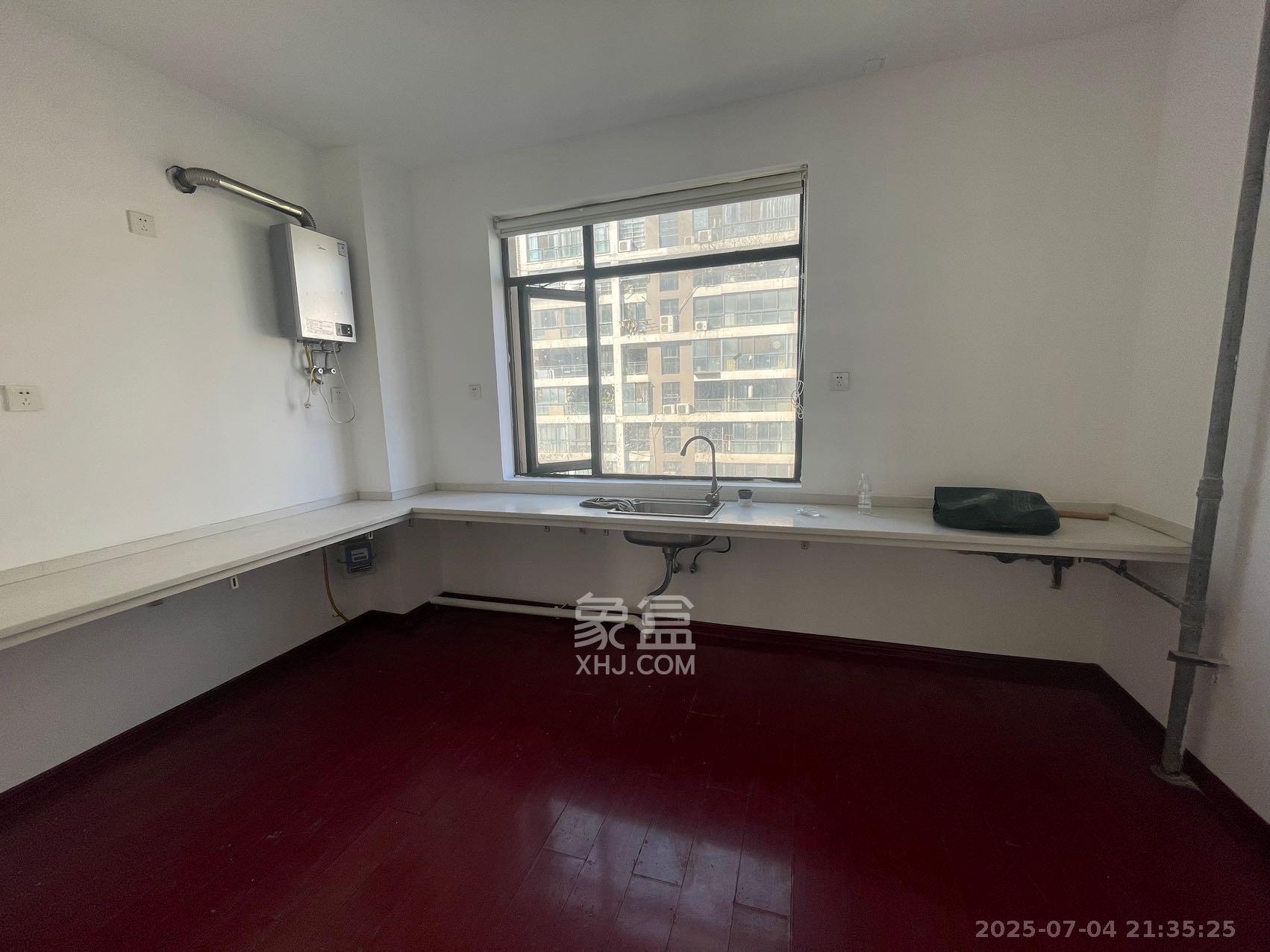 归心苑 4室2厅2卫 4400.0元/月 归心苑 4室2厅2卫 4400.0元/月室内图