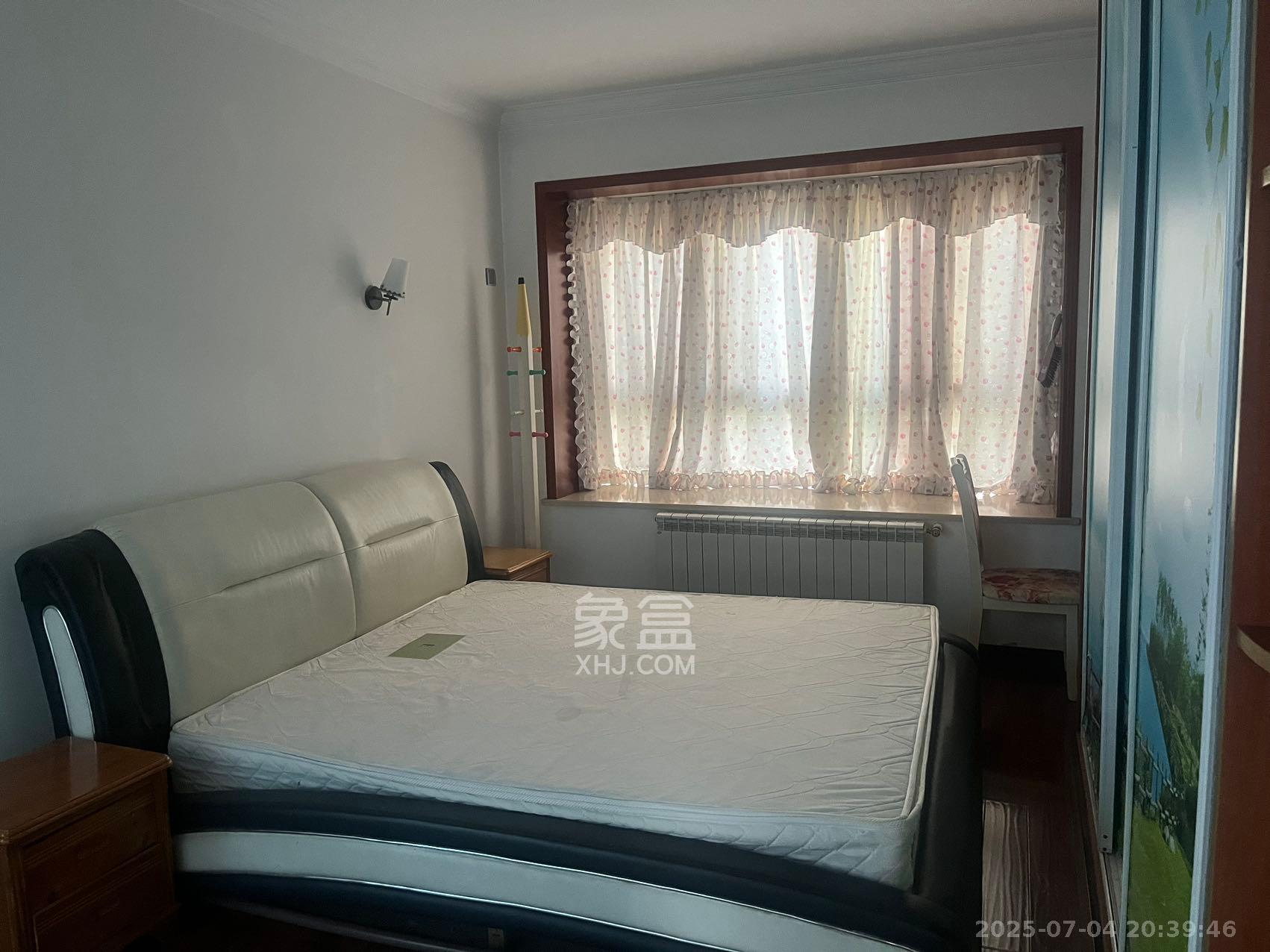 嘉盛华庭(一期、二期、三期) 3室2厅1卫 3200.0元/月 嘉盛华庭(一期、二期、三期) 3室2厅1卫 3200.0元/月室内图