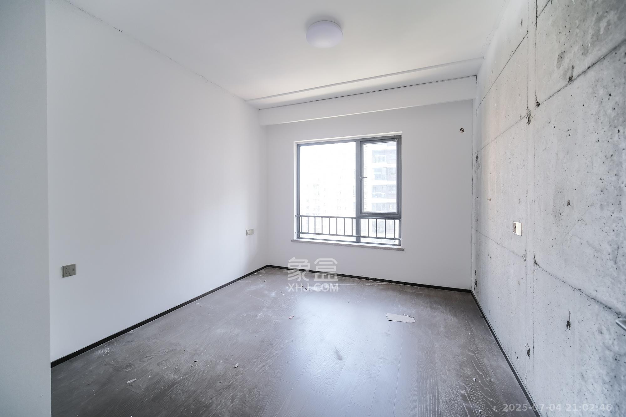 荣盛城  4室2厅2卫    120.0万卧室