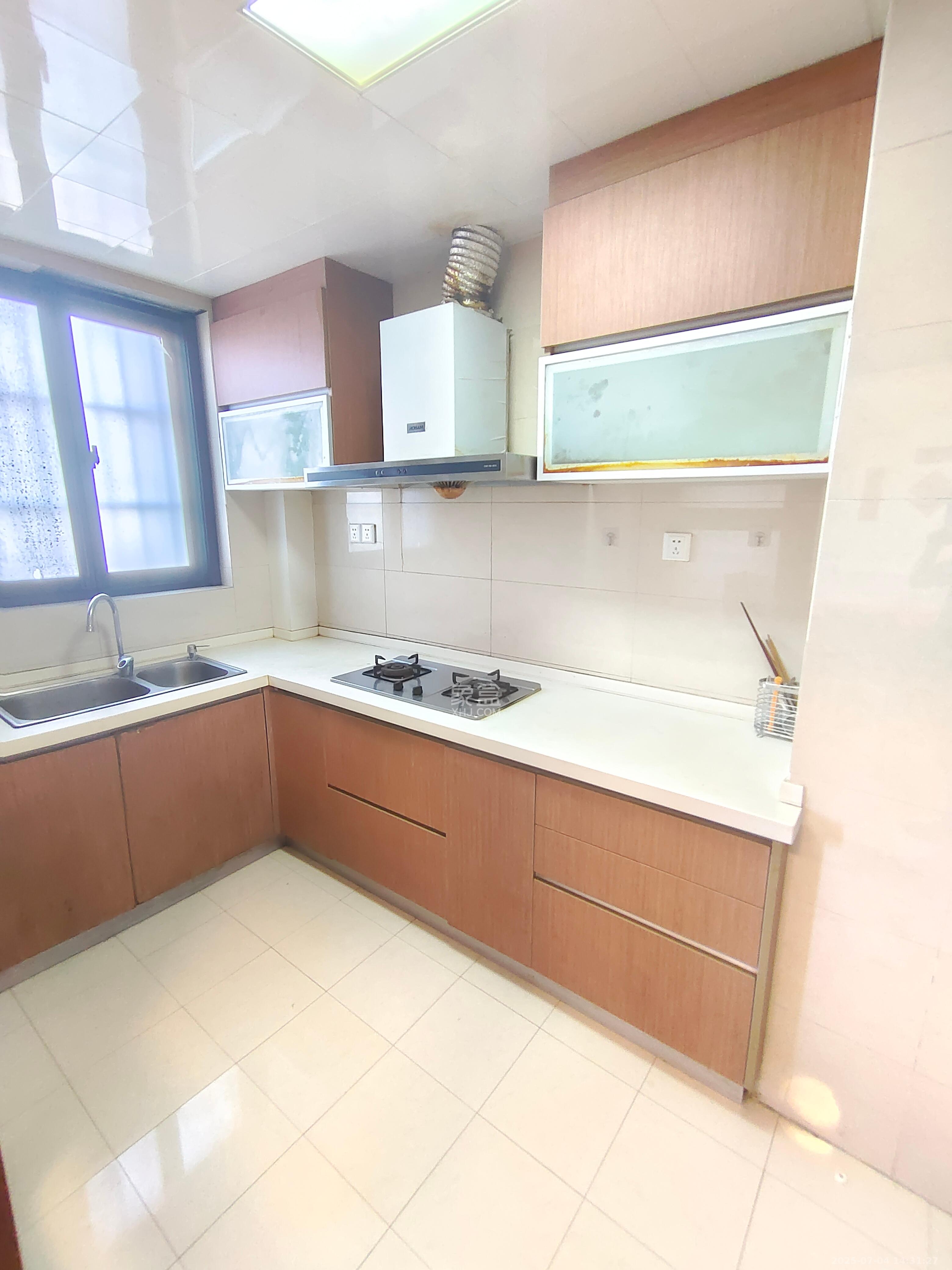 绿地公馆(绿地名邸) 3室2厅2卫 2800.0元/月 绿地公馆(绿地名邸) 3室2厅2卫 2800.0元/月室内图