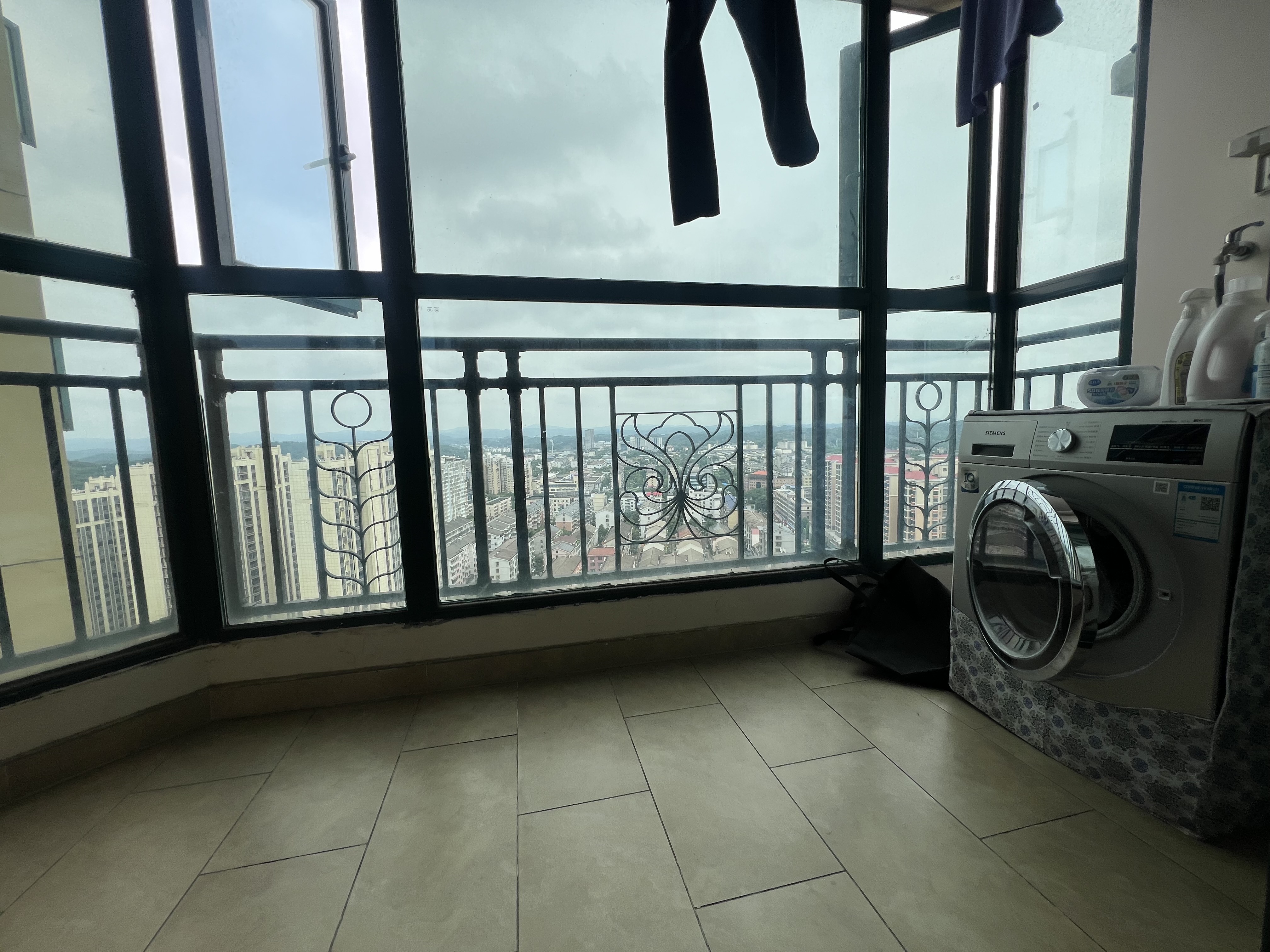 恒大绿洲 2室2厅1卫 48.0万 恒大绿洲 2室2厅1卫 48.0万客厅