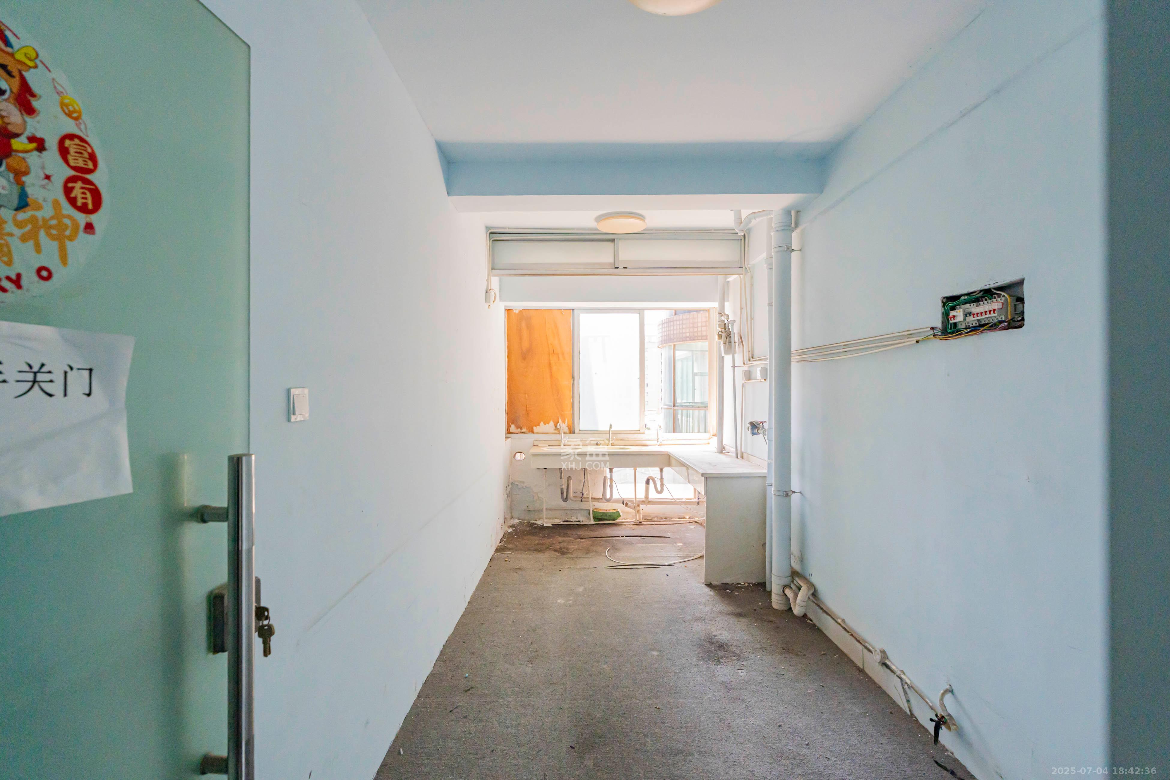 湖南财富中心 4室2厅1卫 82.0万 湖南财富中心 4室2厅1卫 82.0万厨房