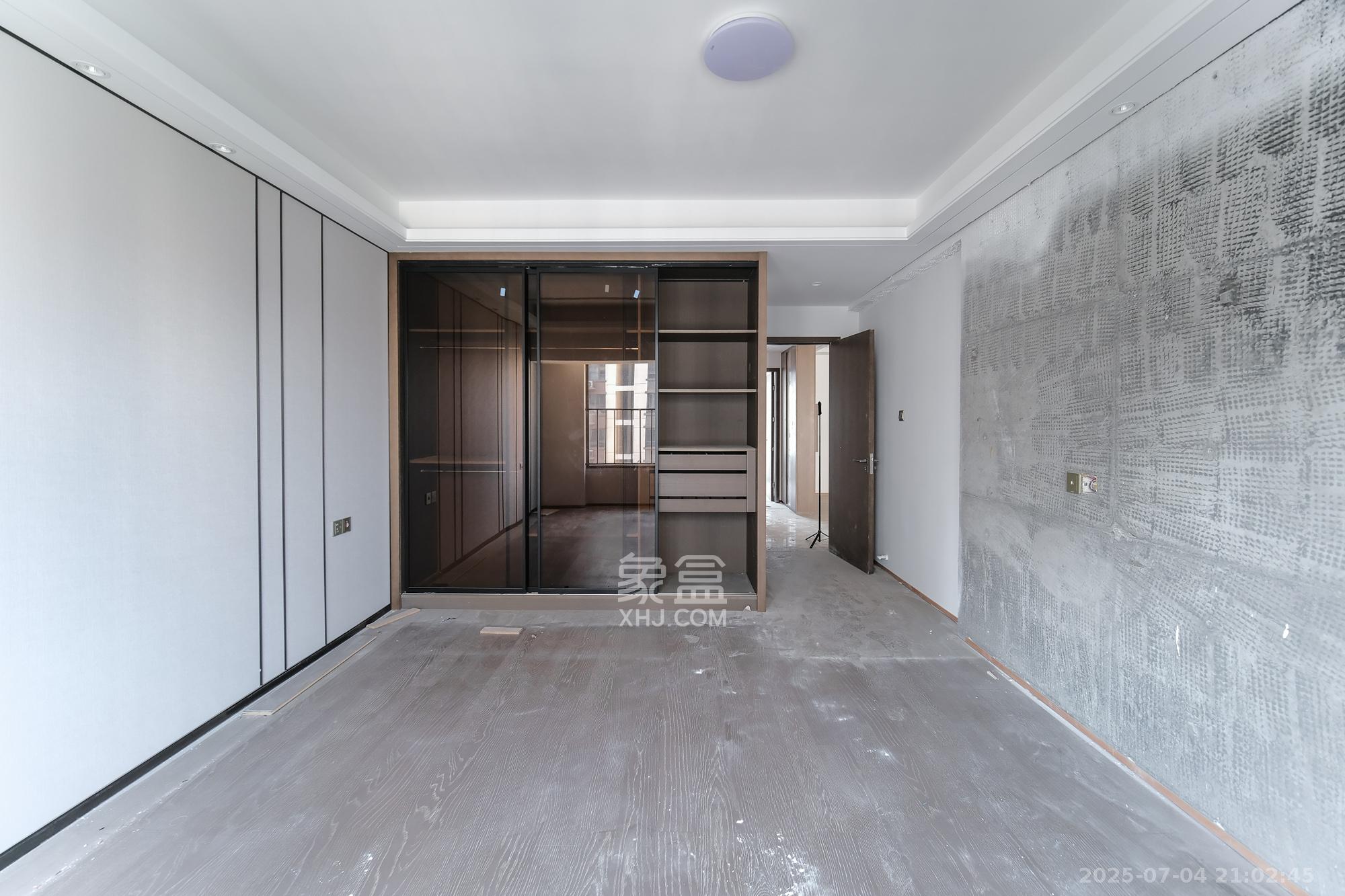 荣盛城  4室2厅2卫    120.0万卧室