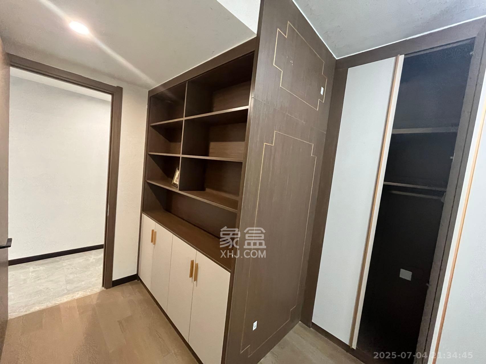 卓越中寰  4室2厅2卫   5500.00元/月室内图