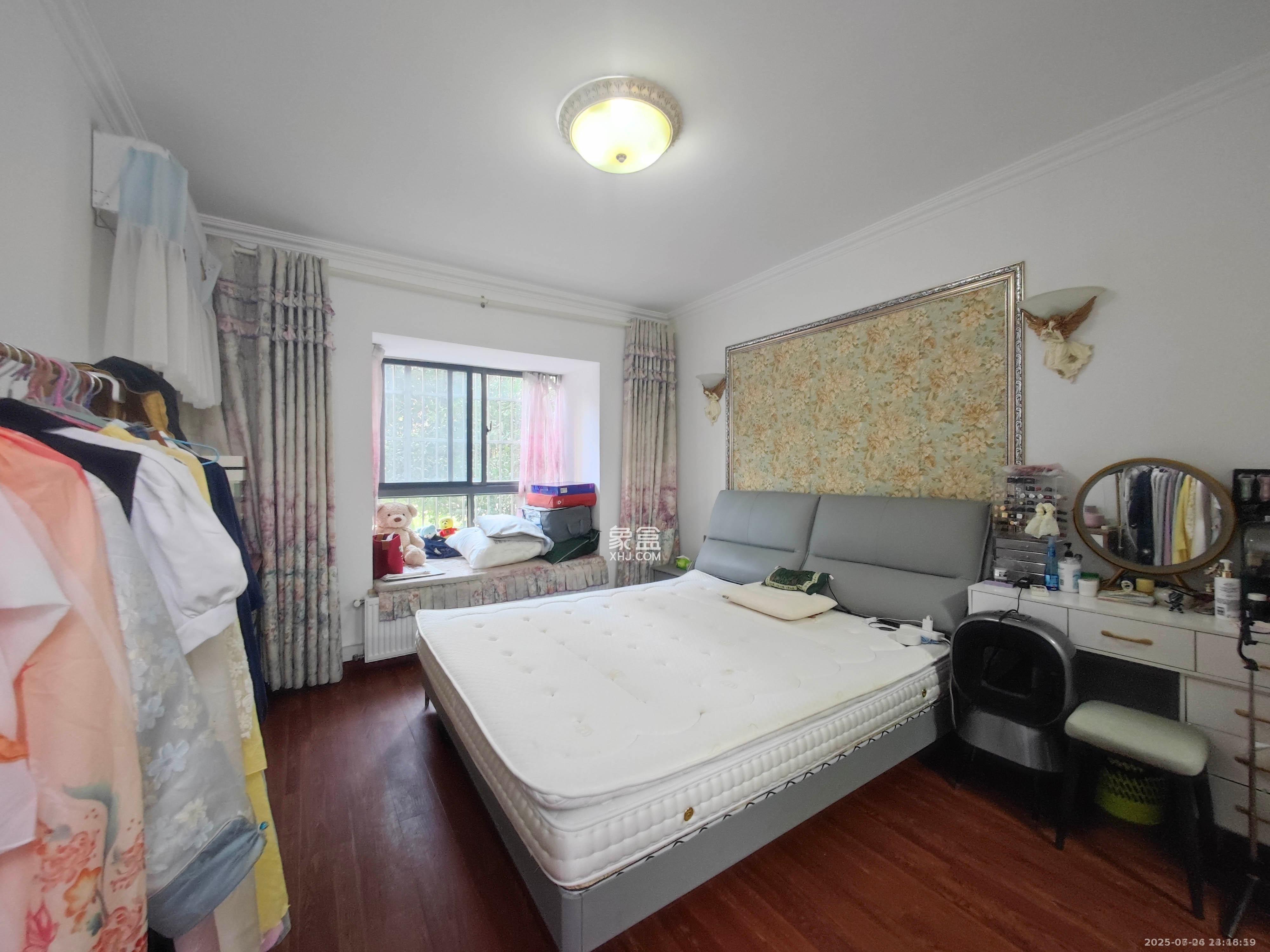 鑫天御景湾 4室2厅2卫 2700.0元/月 鑫天御景湾 4室2厅2卫 2700.0元/月室内图