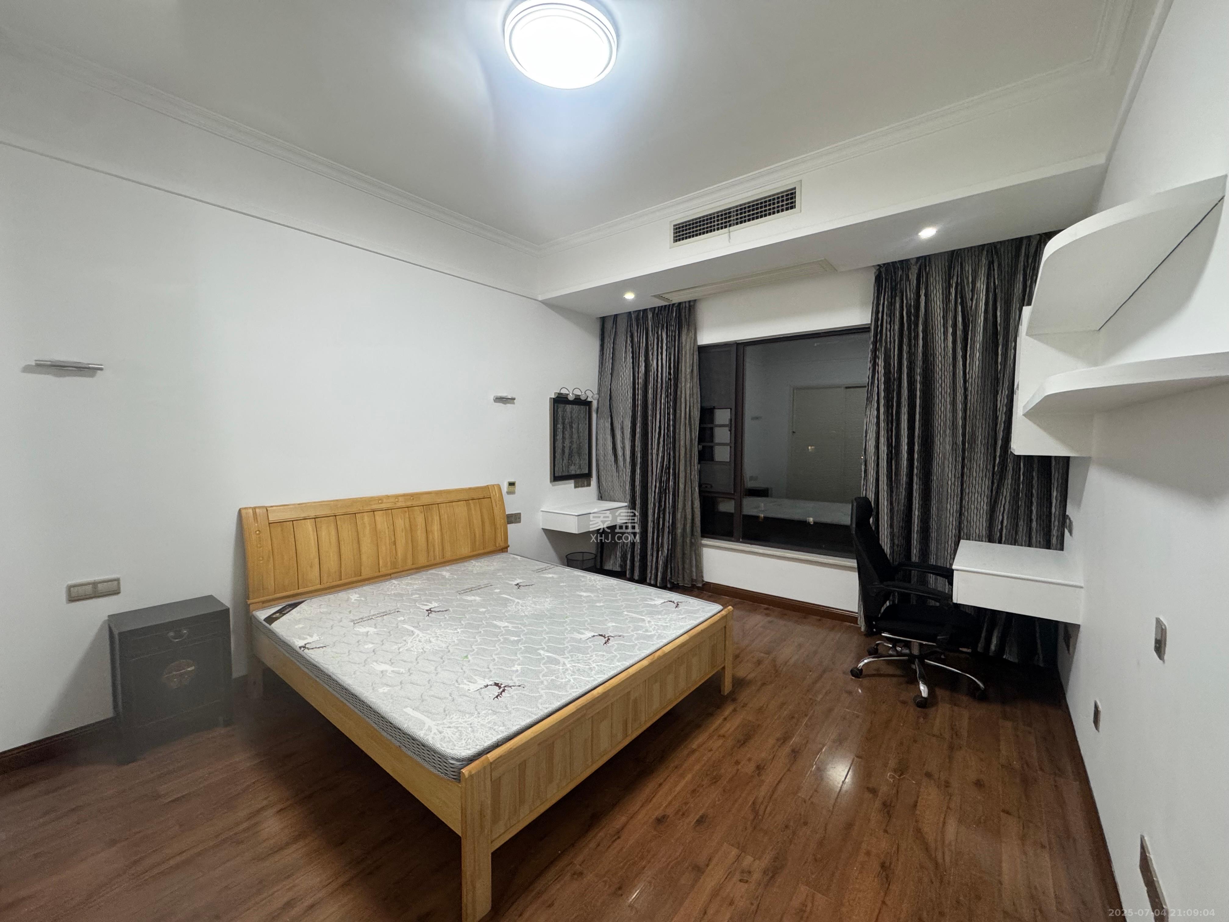 中海国际一期  3室2厅2卫    2500.0元/月 中海国际一期  3室2厅2卫    2500.0元/月室内图