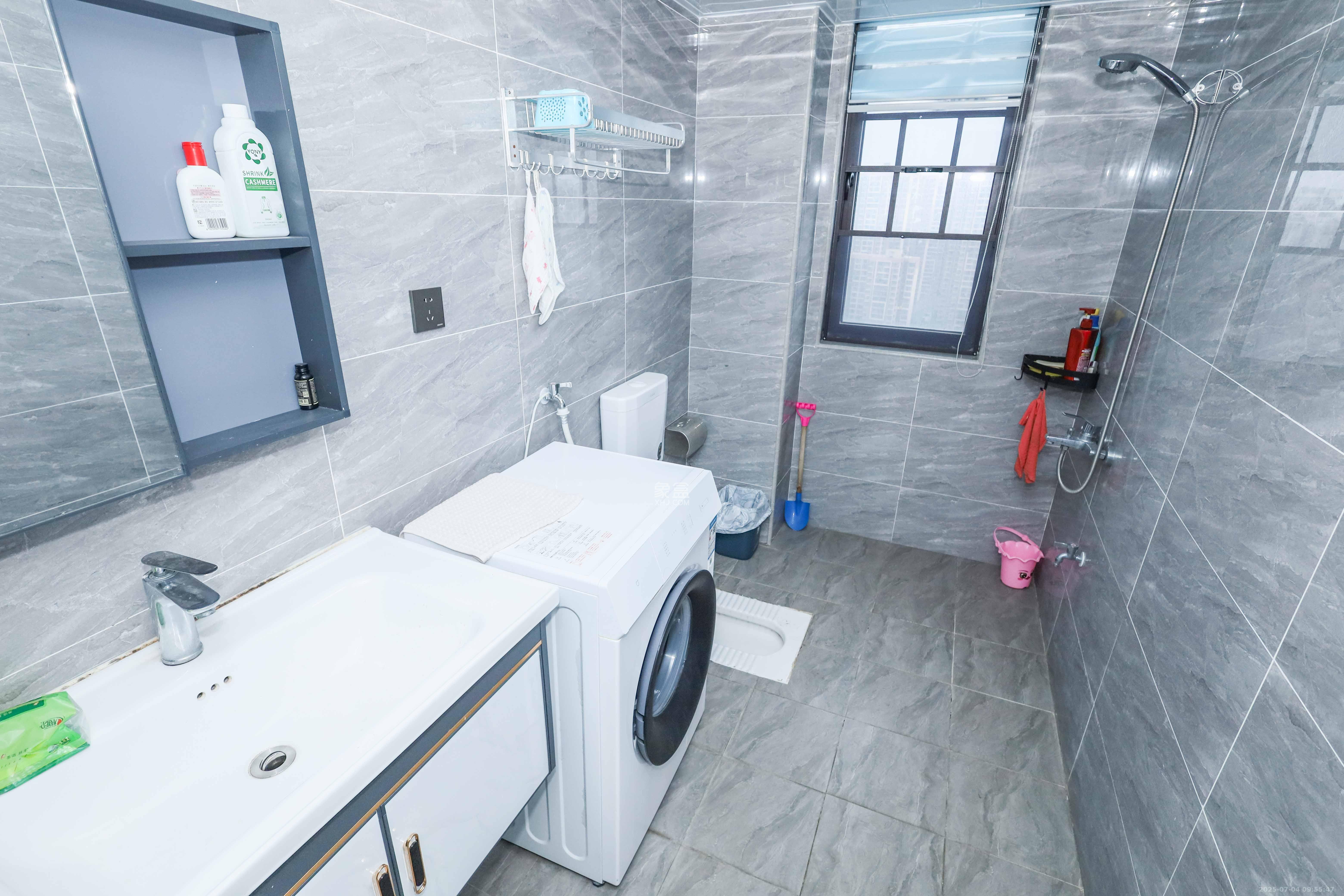 中国铁建梅溪青秀三期  4室2厅2卫    226.0万卫生间