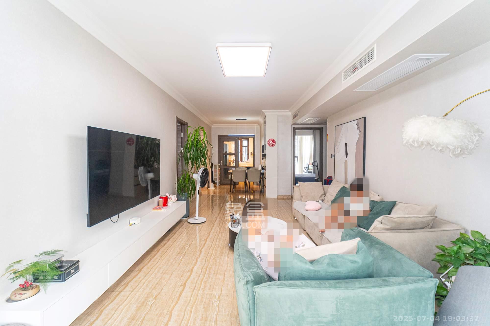 碧桂园翘楚棠 3室2厅2卫 118.0万 碧桂园翘楚棠 3室2厅2卫 118.0万客厅