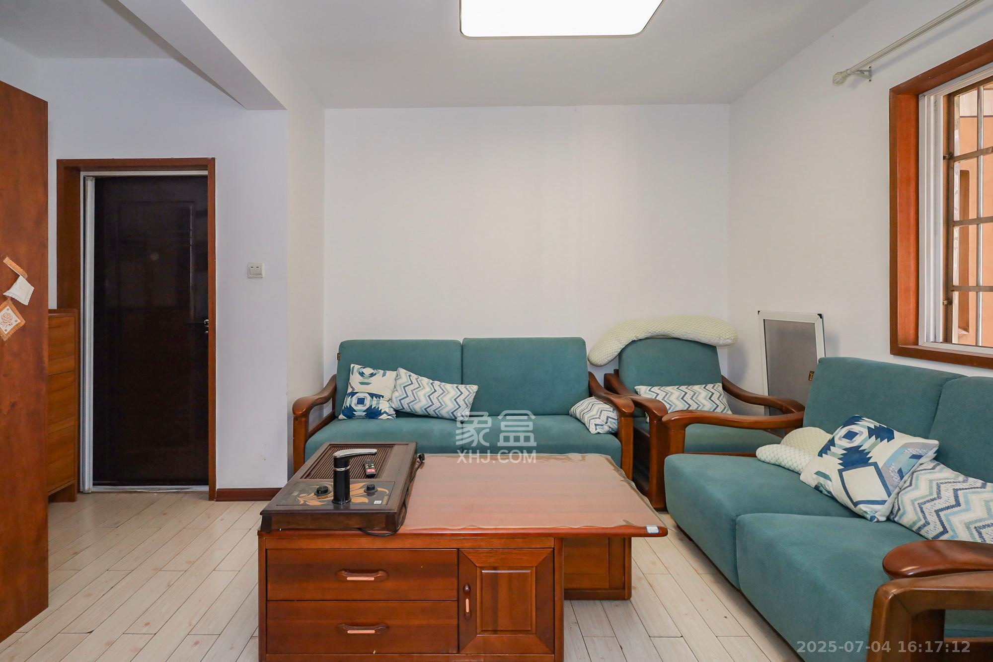 德润园 3室2厅1卫 60.00万 德润园 3室2厅1卫 60.00万客厅