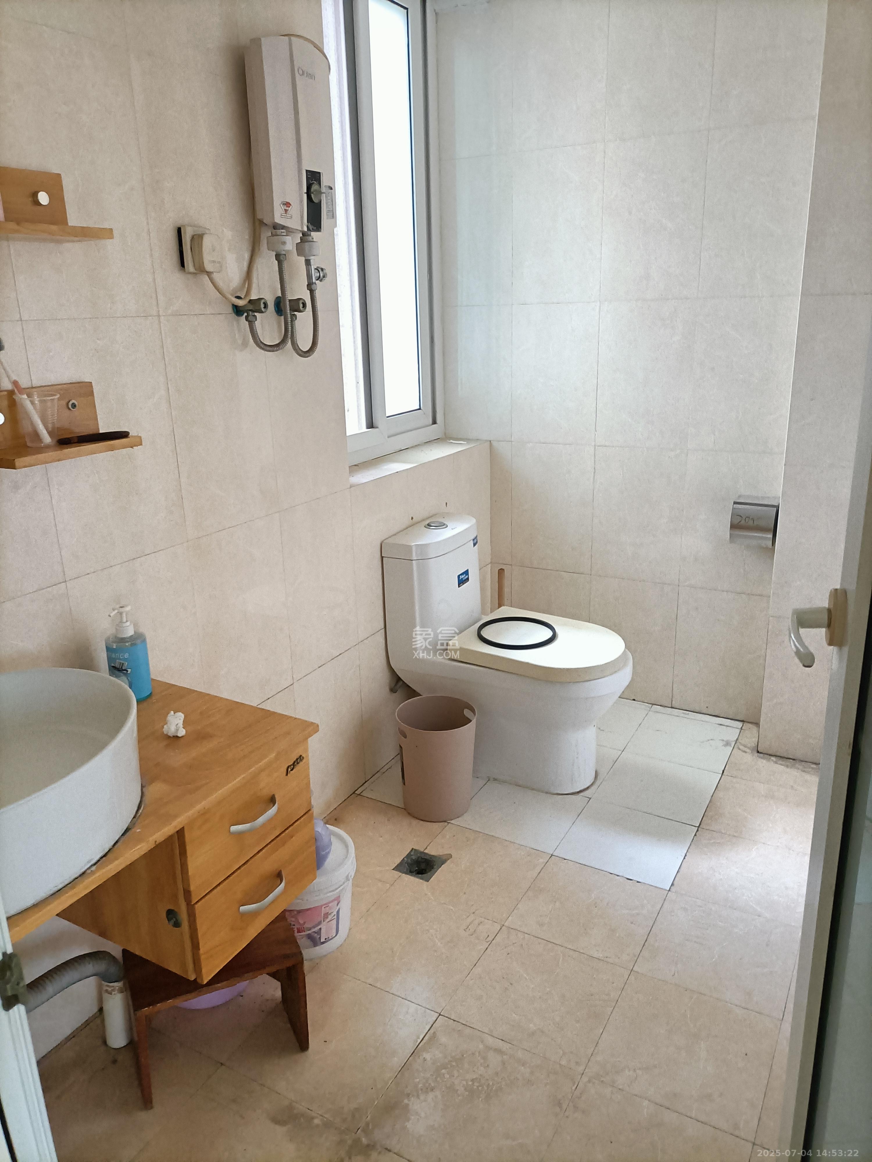 星蓝湾  3室1厅2卫   2700.00元/月室内图