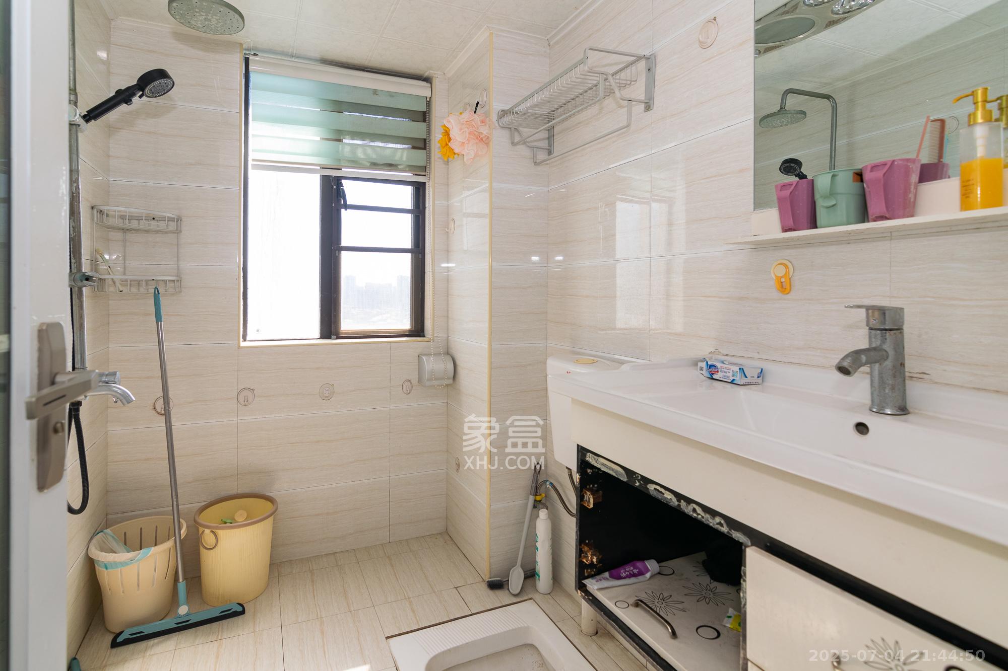 润和紫郡一期 3室2厅1卫 64.5万 润和紫郡一期 3室2厅1卫 64.5万卫生间