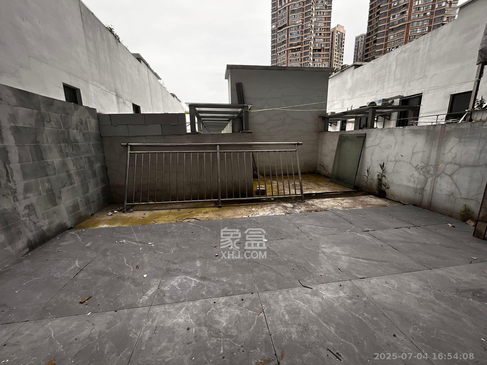 青年才郡(盈安大厦)  1室1厅1卫    1800.0元/月 青年才郡(盈安大厦)  1室1厅1卫    1800.0元/月室内图