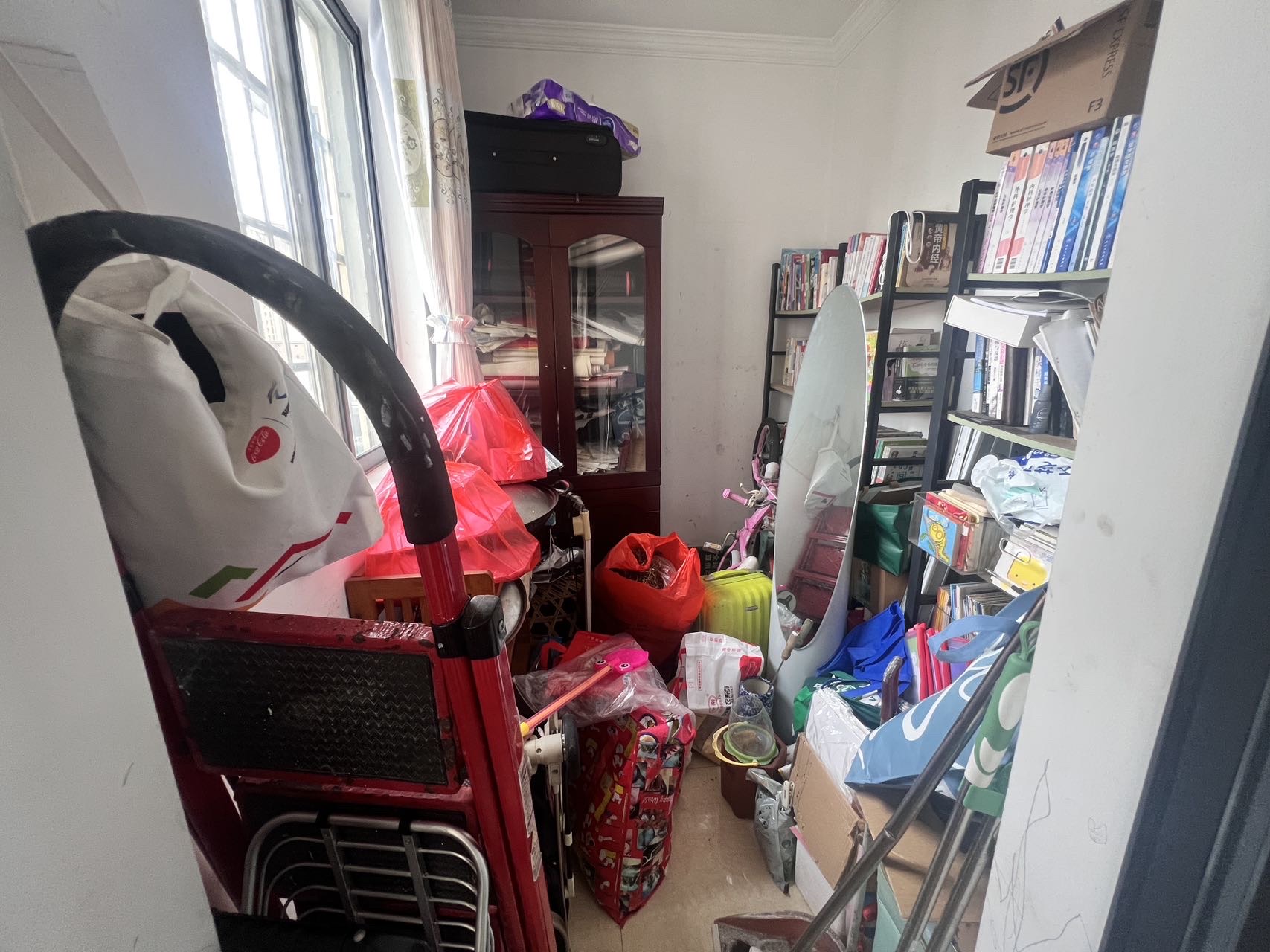 高路华小区 4室2厅2卫 238.0万 高路华小区 4室2厅2卫 238.0万客厅