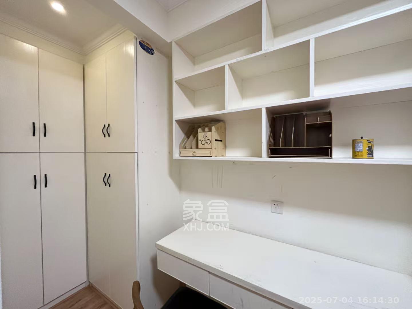 怡海星城  3室2厅1卫    1980.0元/月 怡海星城  3室2厅1卫    1980.0元/月室内图