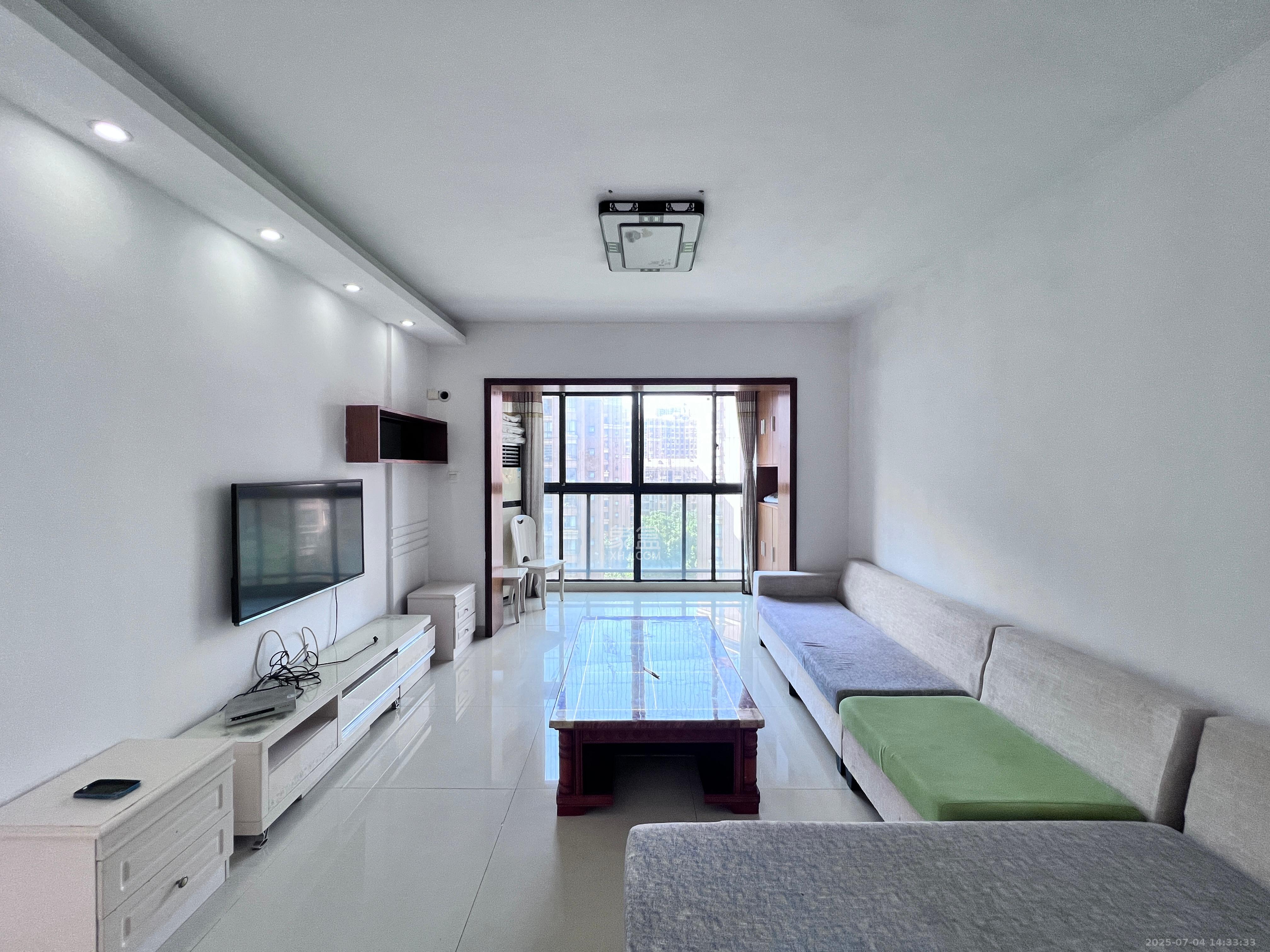 蓝山郡  3室2厅1卫    1900.0元/月 蓝山郡  3室2厅1卫    1900.0元/月