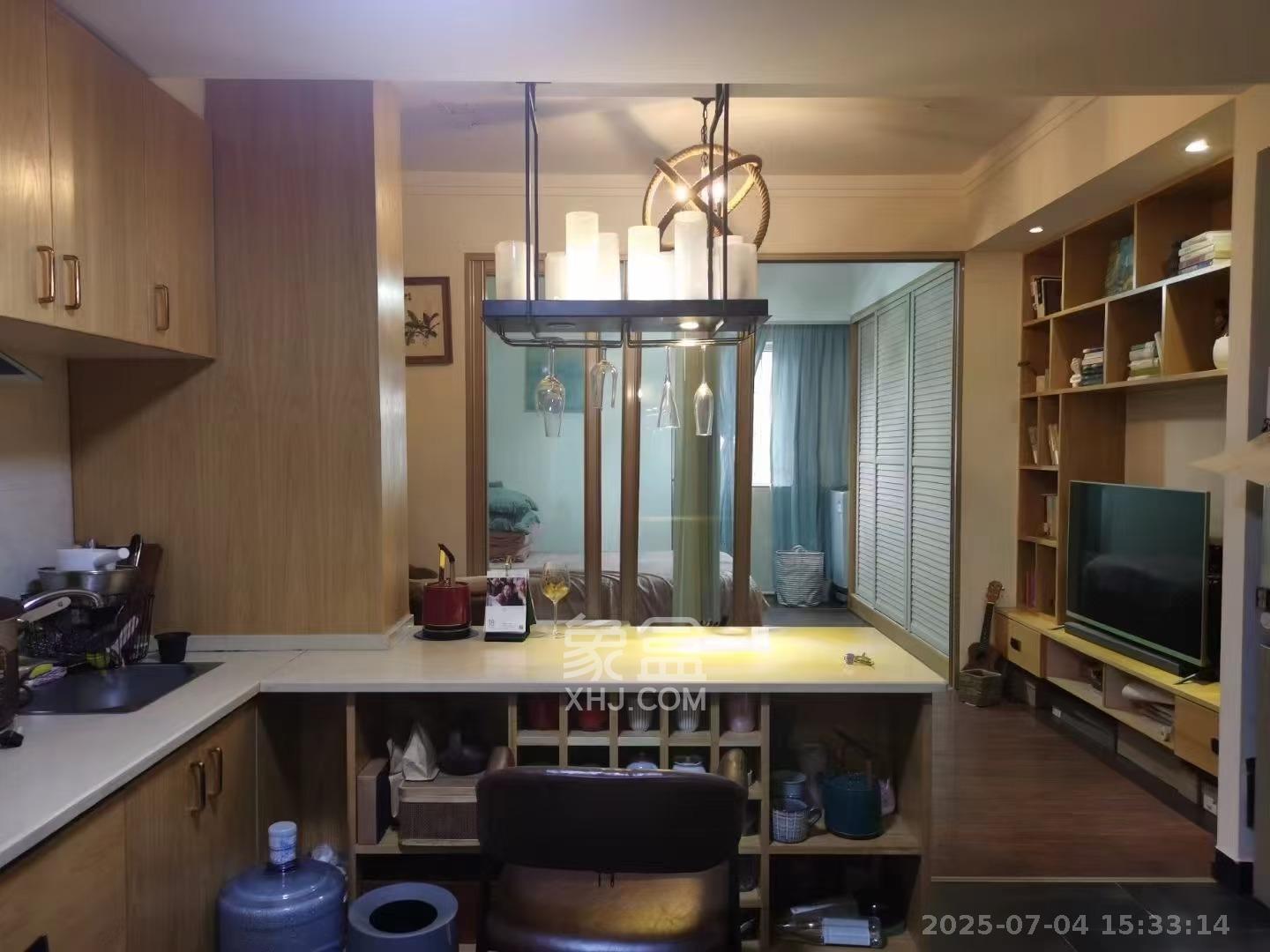 巧克力空间(建鸿达现代大厦)  1室1厅1卫    1500.0元/月 巧克力空间(建鸿达现代大厦)  1室1厅1卫    1500.0元/月室内图