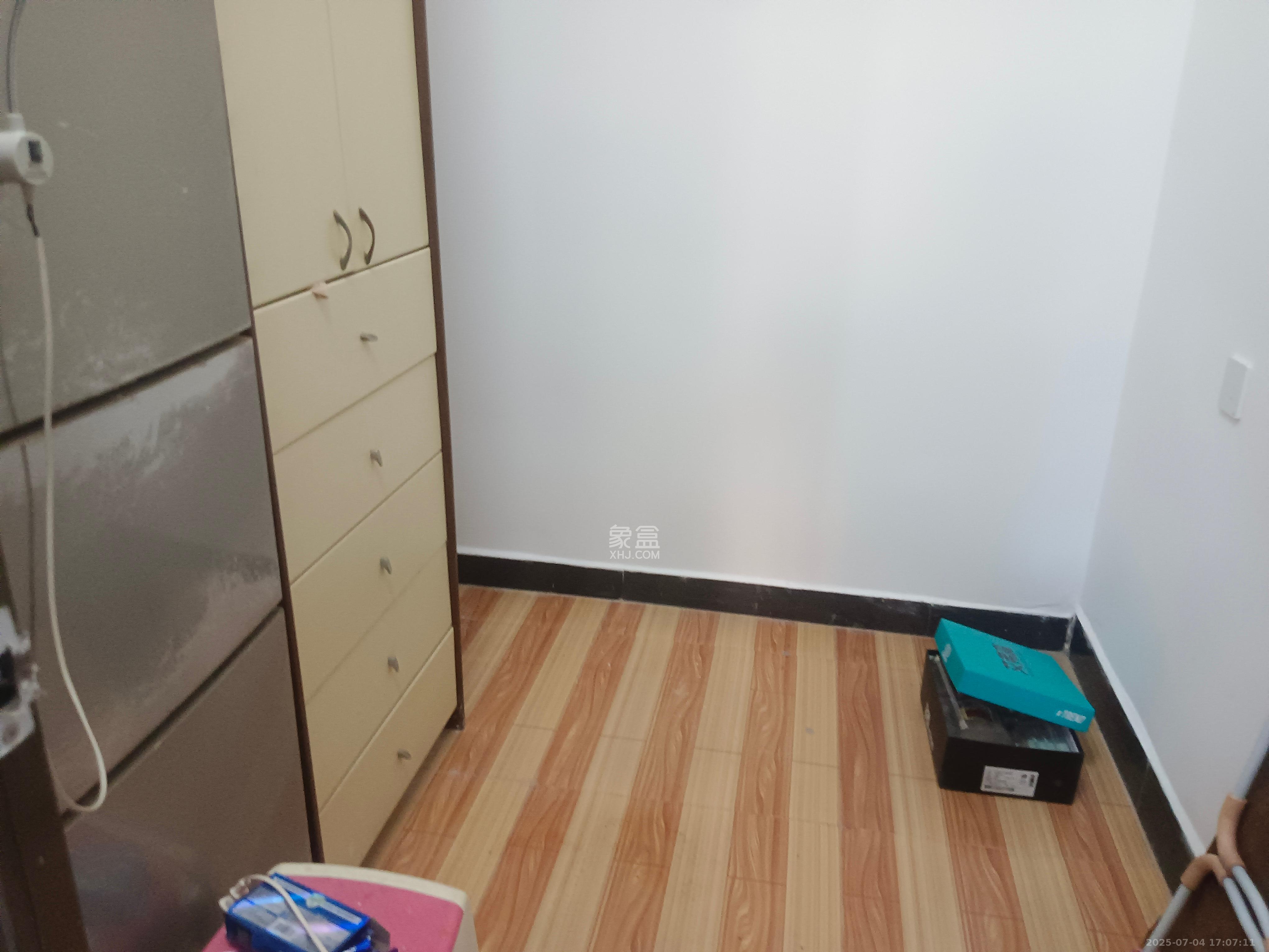 向东南社区  1室1厅1卫   1500.00元/月室内图