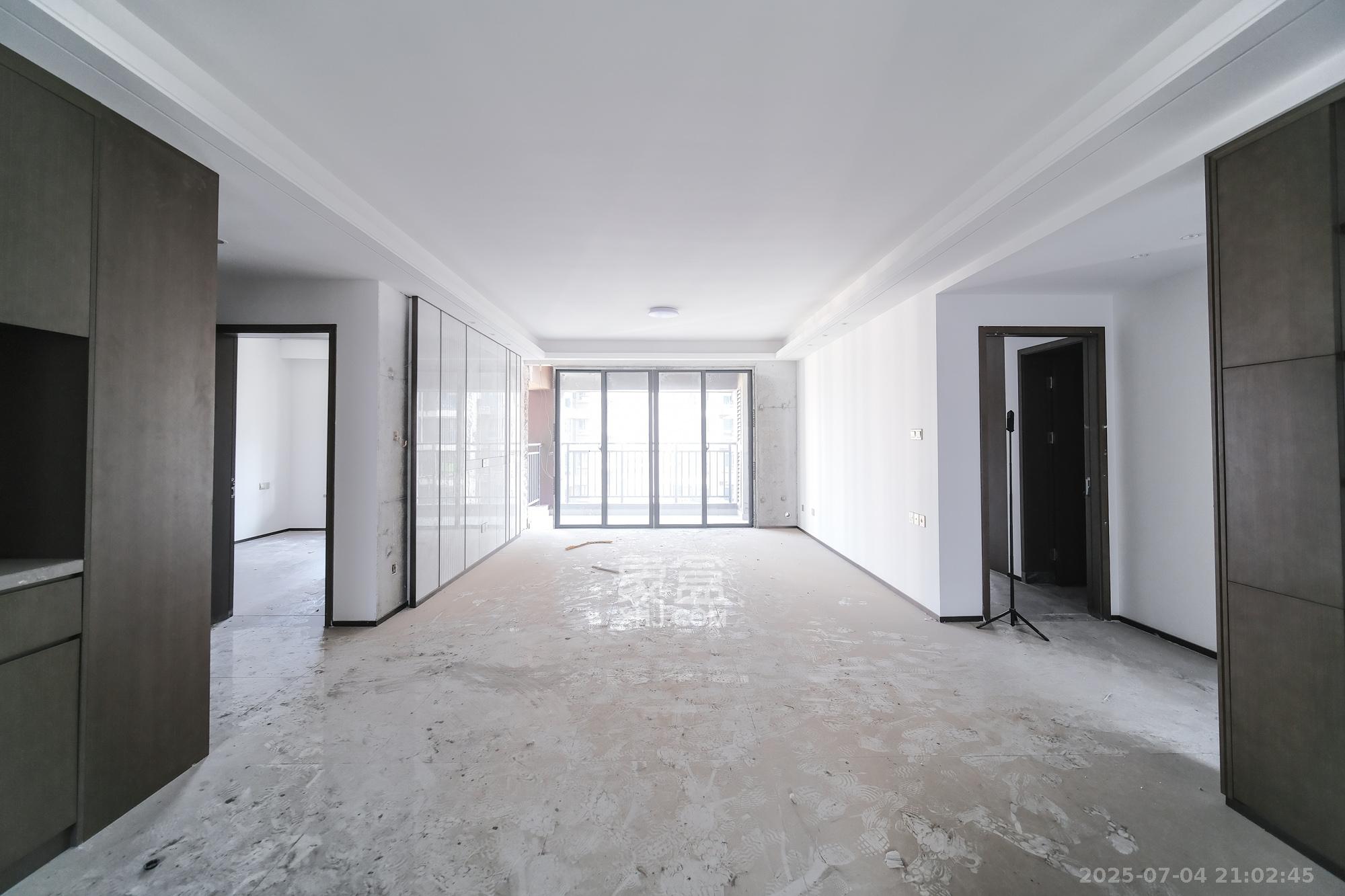 荣盛城  4室2厅2卫    120.0万客厅