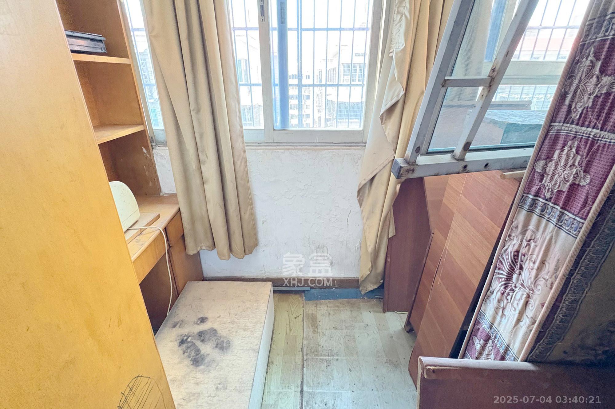竹园公寓  3室2厅1卫   66.00万阳台