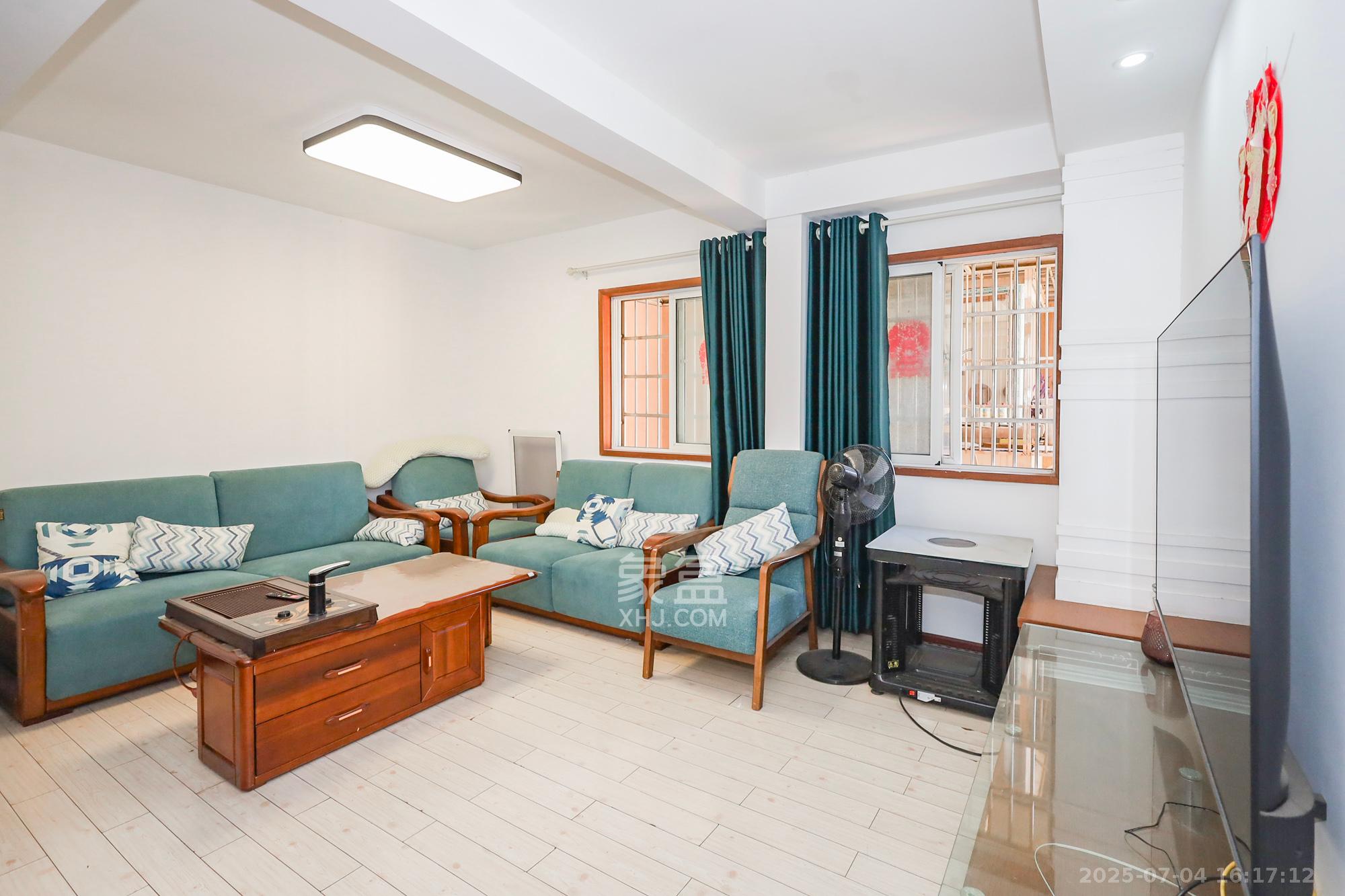 德润园 3室2厅1卫 60.00万 德润园 3室2厅1卫 60.00万客厅