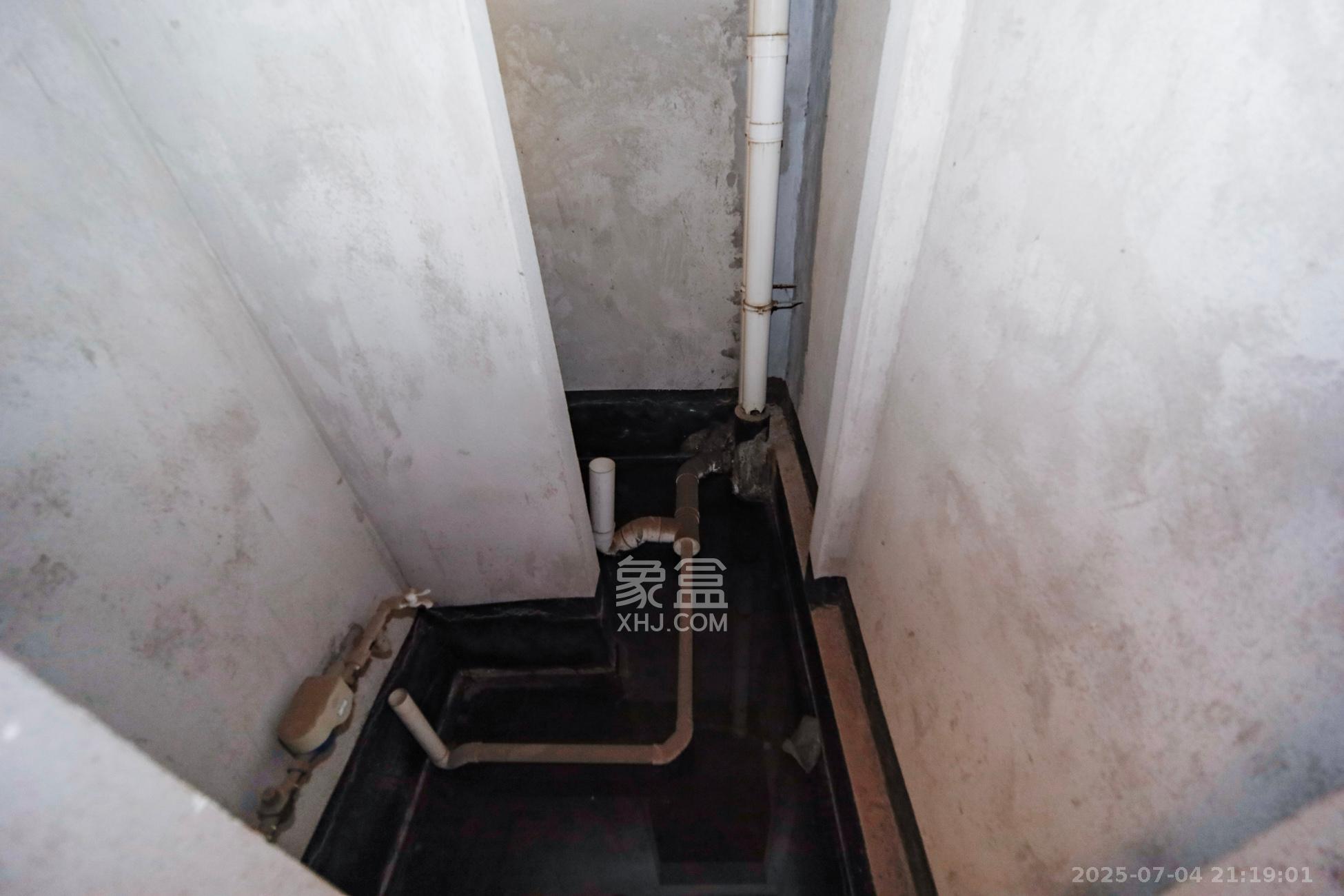 上海城小区  3室2厅2卫    90.0万卫生间