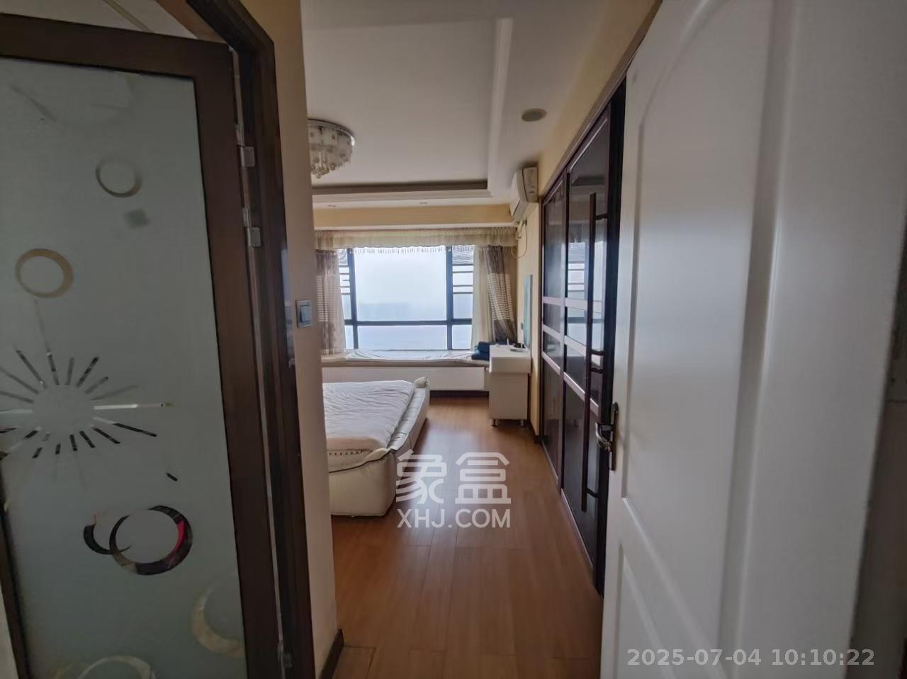 骏景豪庭  4室2厅2卫   1900.00元/月室内图
