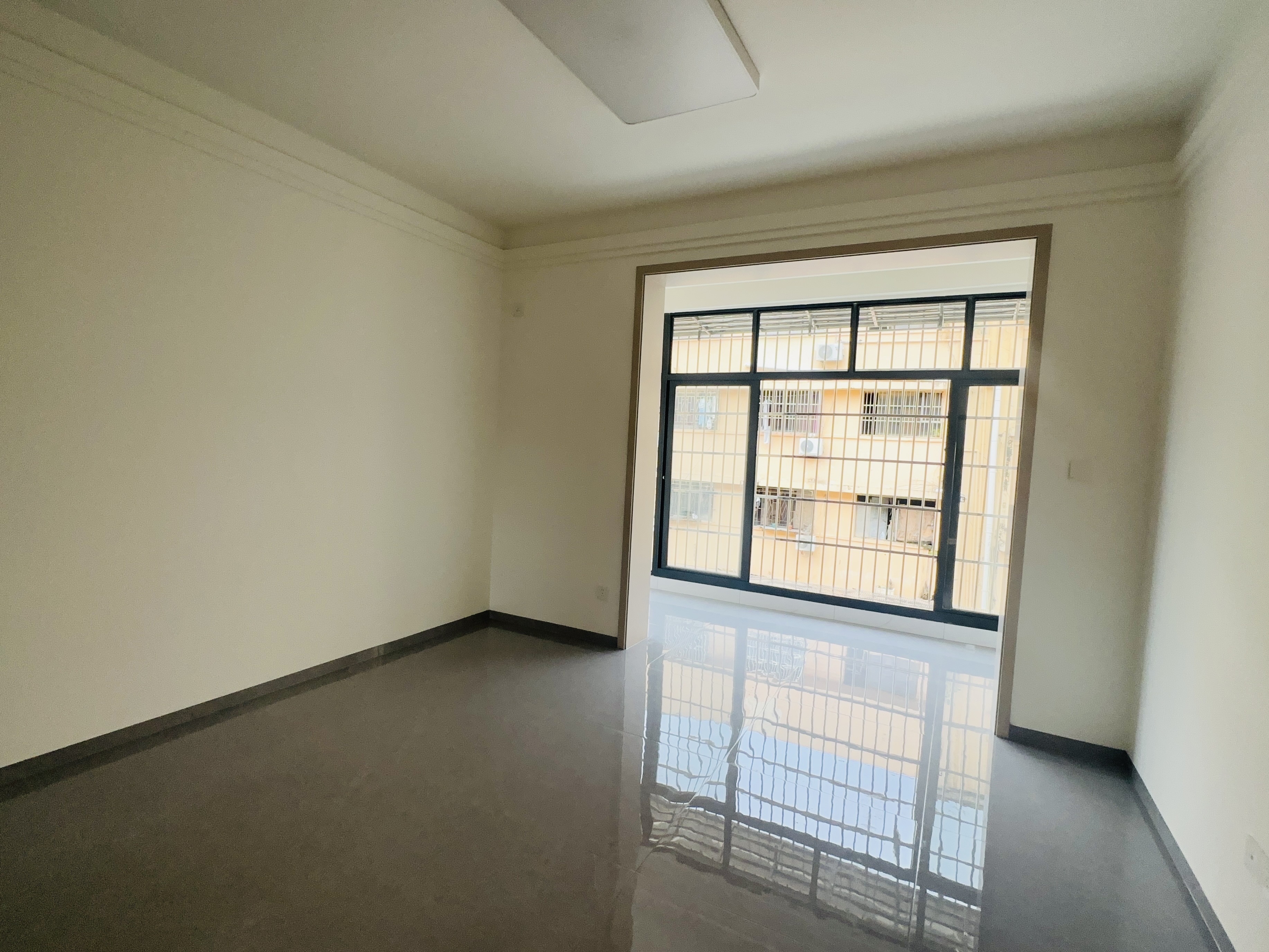 杭州大厦  3室2厅1卫    96.0万 杭州大厦  3室2厅1卫    96.0万客厅