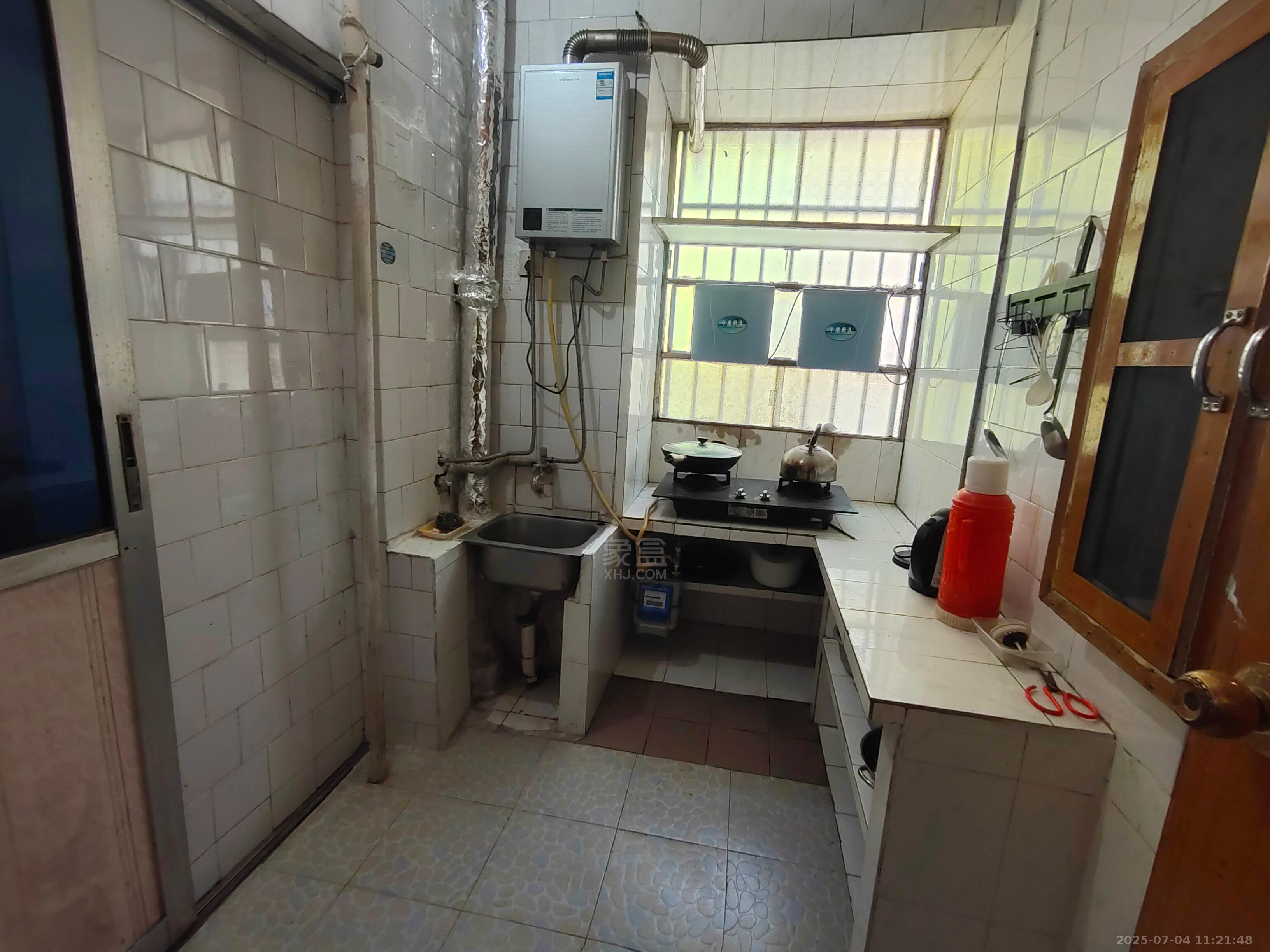 市建小区  1室2厅1卫   800.00元/月室内图