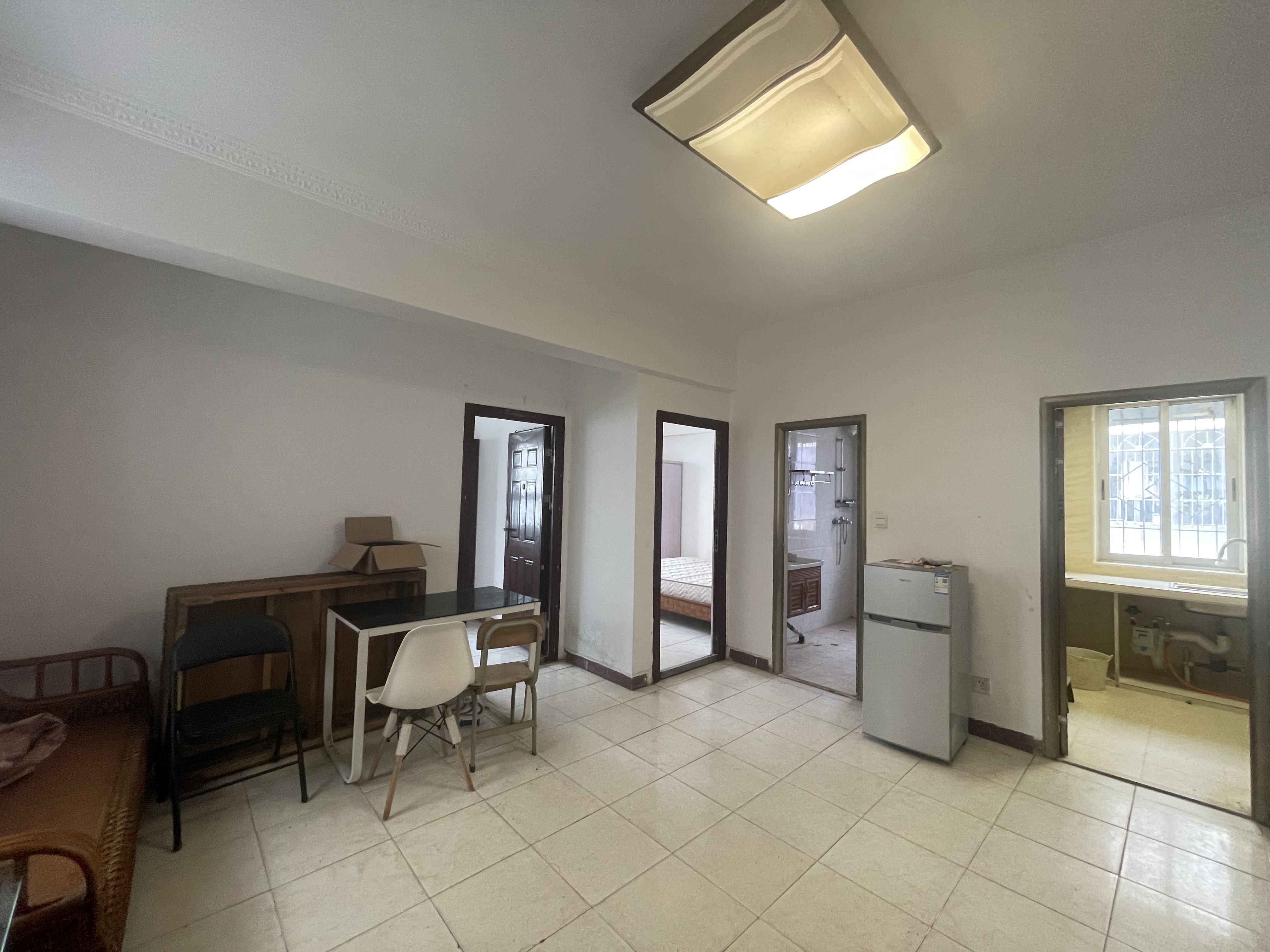 虹冠大厦 2室1厅1卫 1800.0元/月 虹冠大厦 2室1厅1卫 1800.0元/月室内图