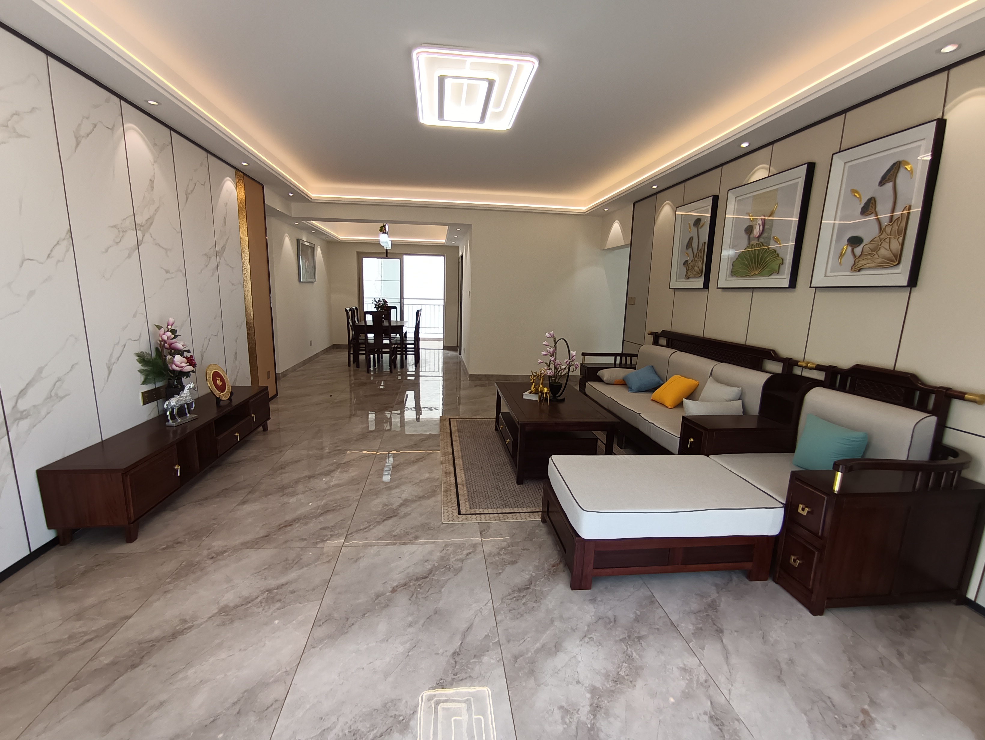 海航城 4室2厅2卫 169.0万 海航城 4室2厅2卫 169.0万客厅