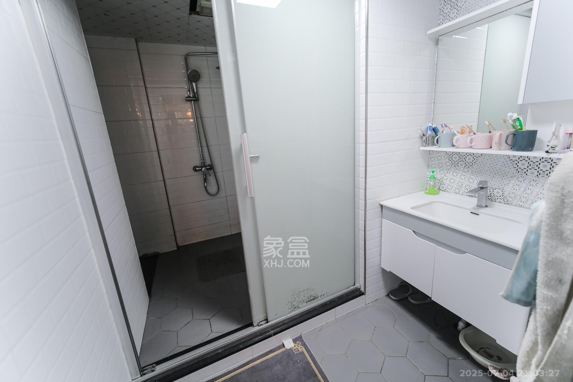 郡原居里  3室2厅1卫    88.8万 郡原居里  3室2厅1卫    88.8万卫生间