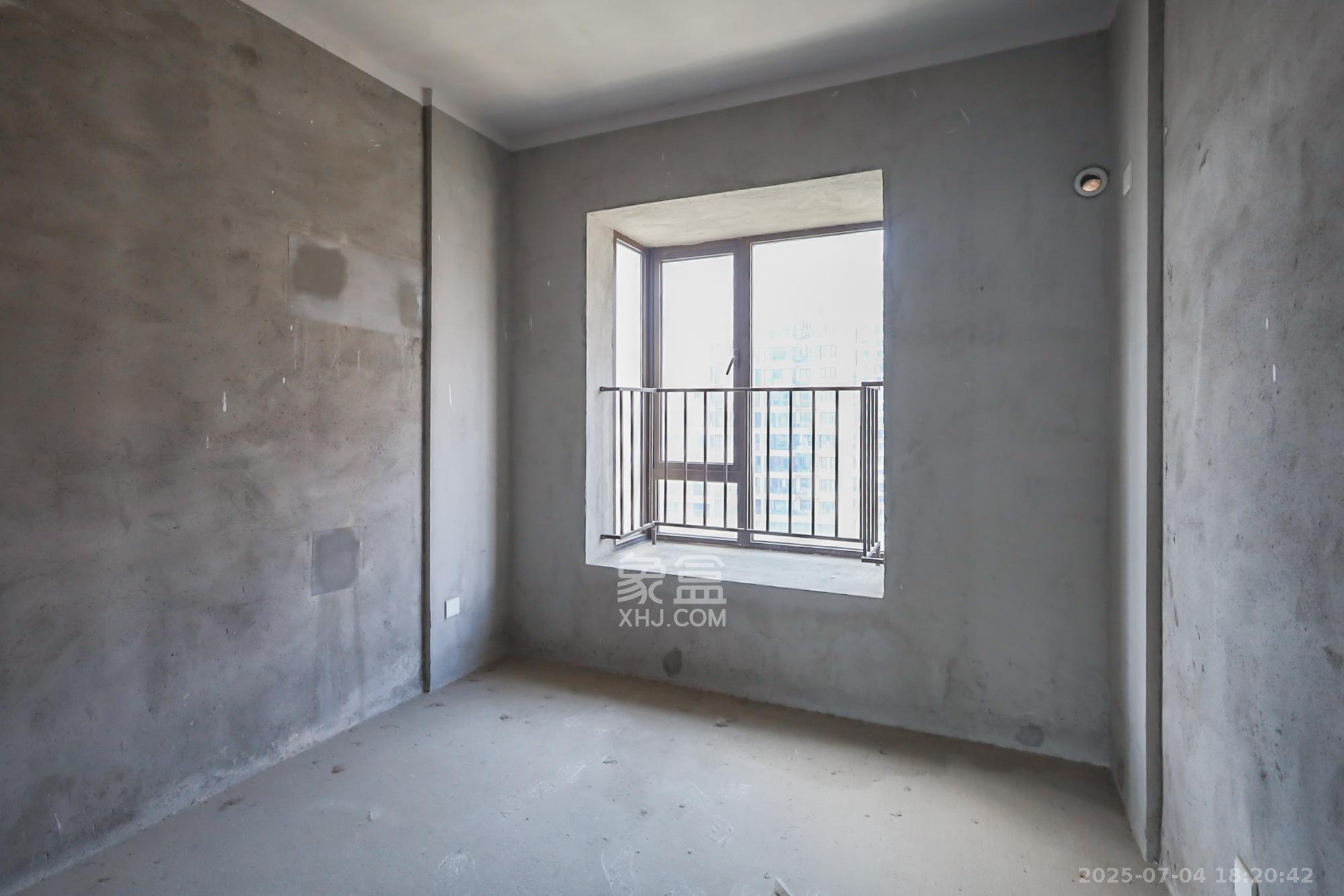 保利西海岸B区  4室2厅2卫    218.0万卧室