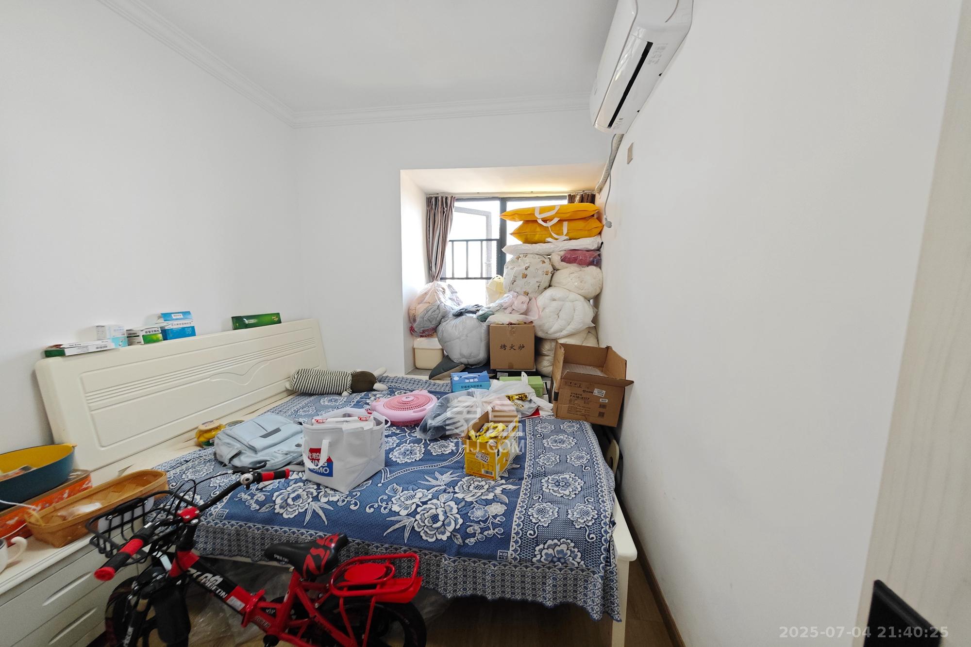 新城新世界四期柏樾  3室2厅2卫    125.8万卧室