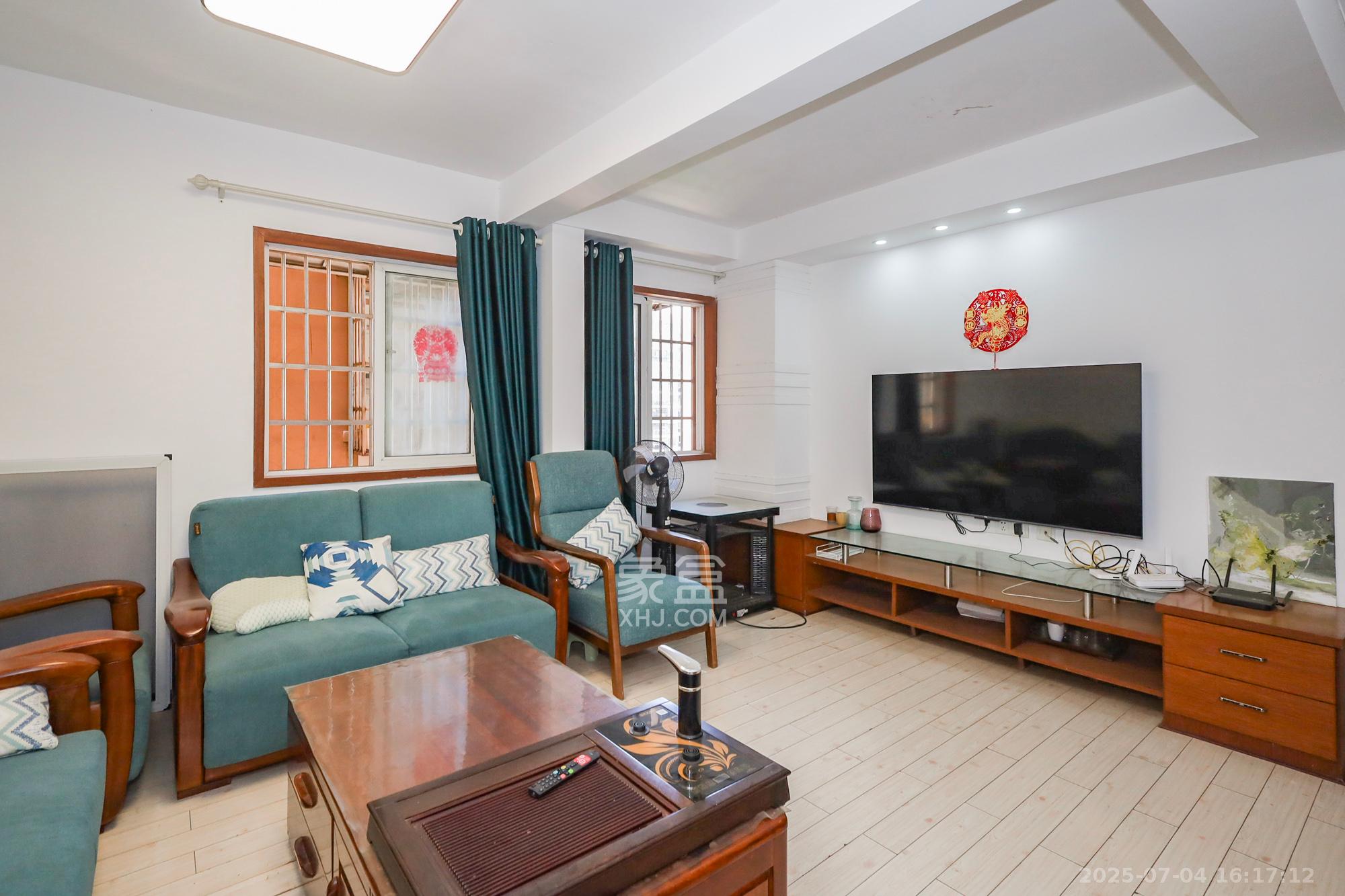 德润园 3室2厅1卫 60.00万 德润园 3室2厅1卫 60.00万客厅