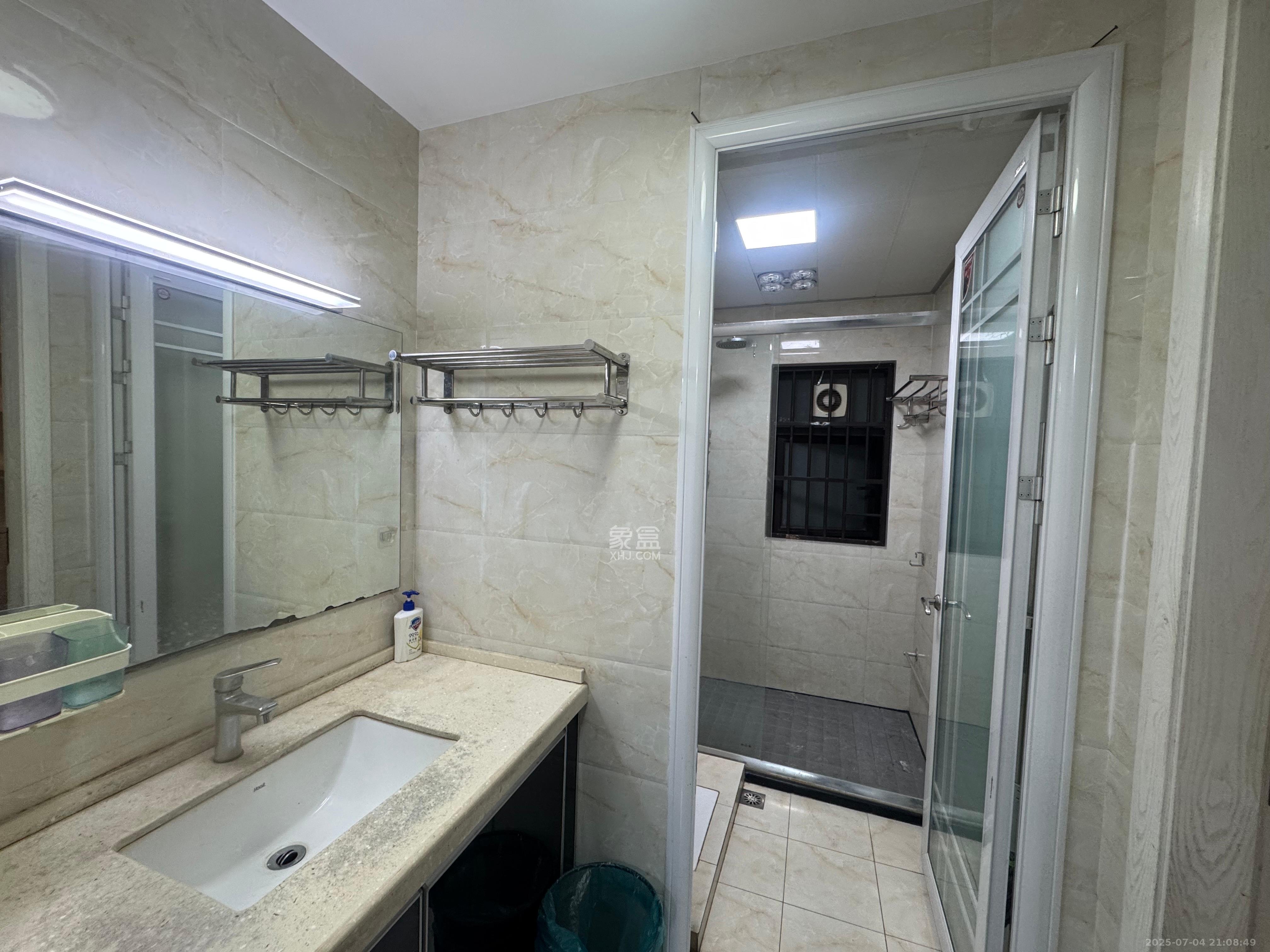 中海国际一期  3室2厅2卫    2500.0元/月 中海国际一期  3室2厅2卫    2500.0元/月室内图