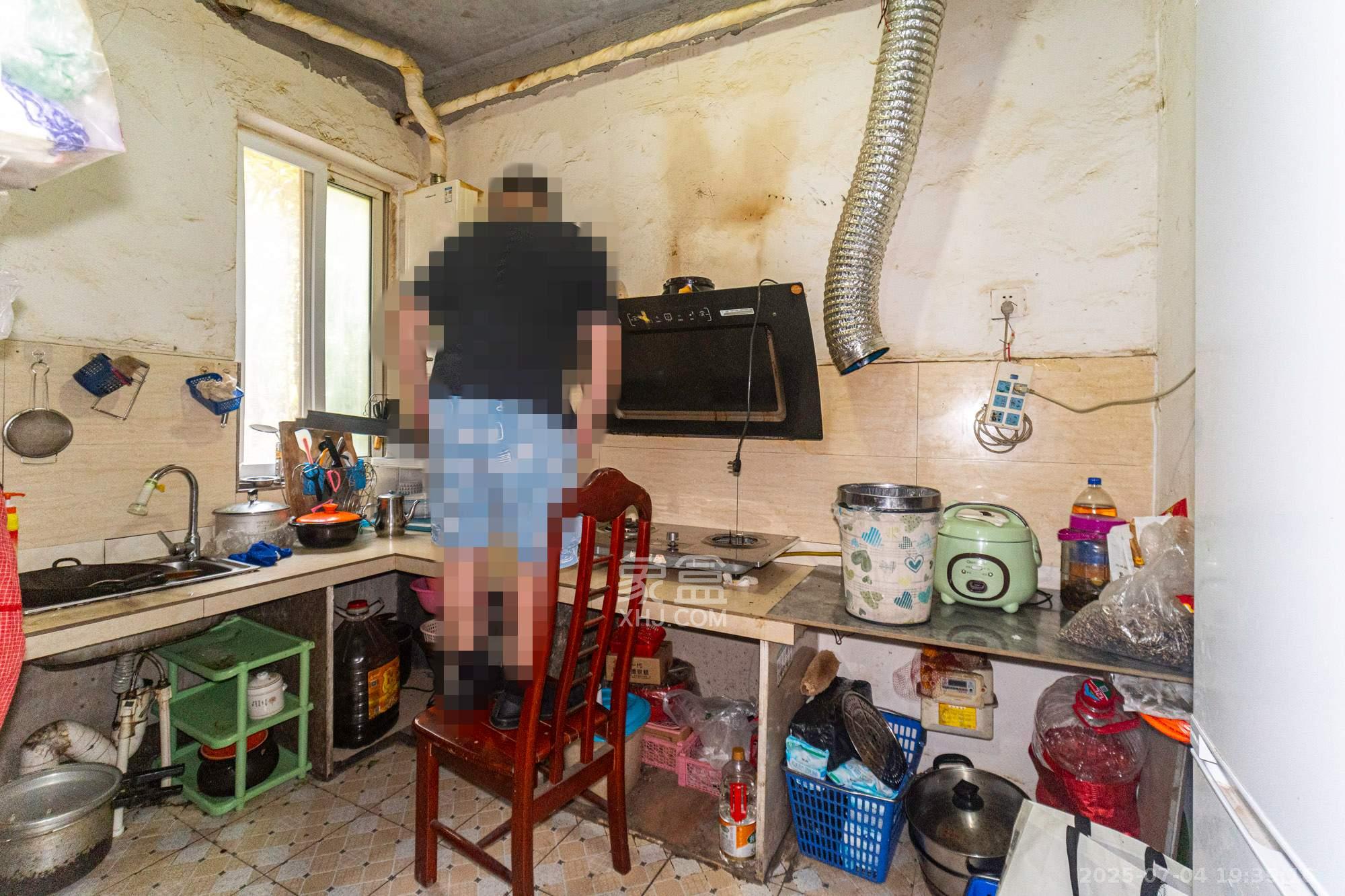 楚天世纪城东苑  4室2厅2卫    95.0万厨房