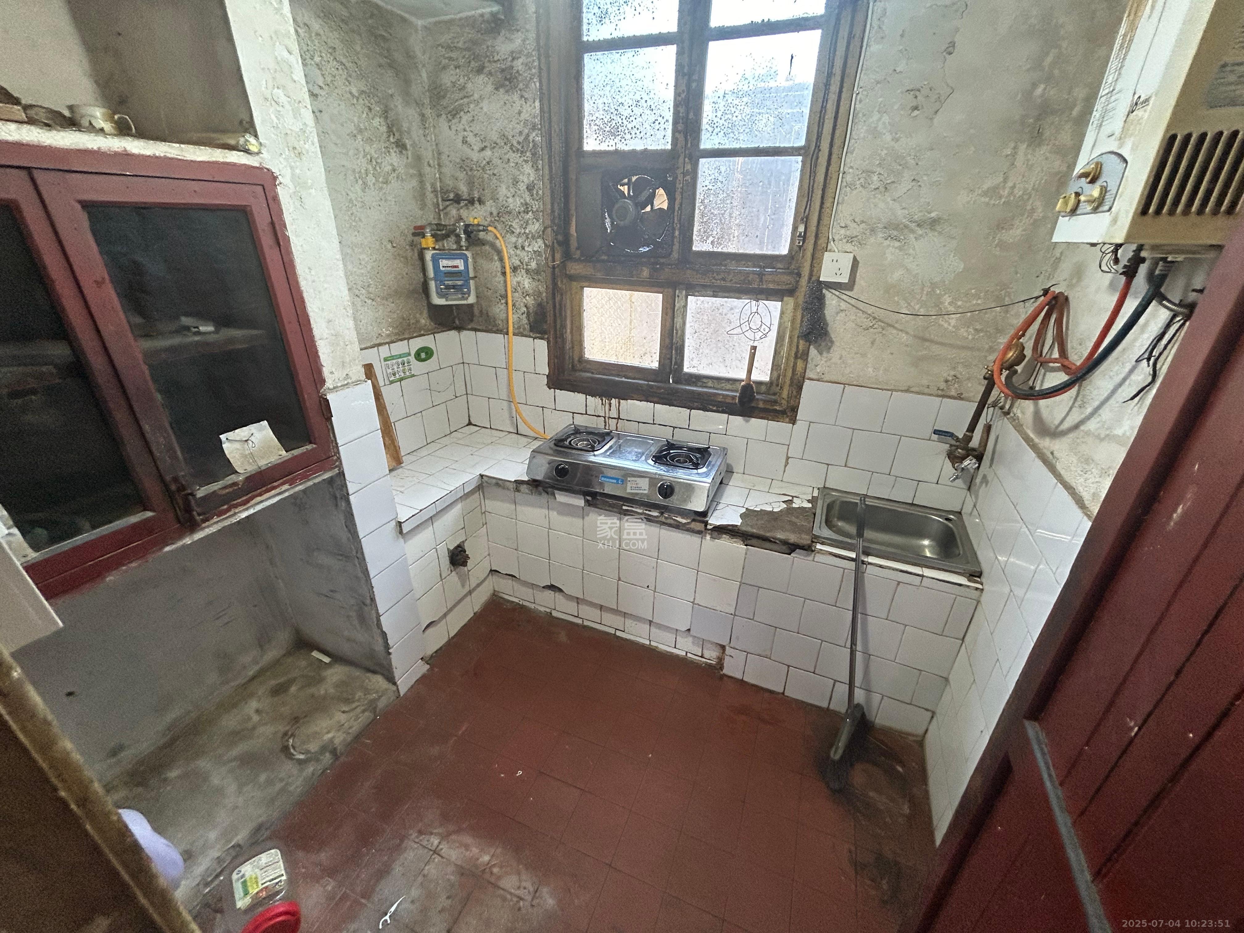 宝塔山中山百货公司宿舍 1室0厅0卫 800.0元/月 宝塔山中山百货公司宿舍 1室0厅0卫 800.0元/月室内图