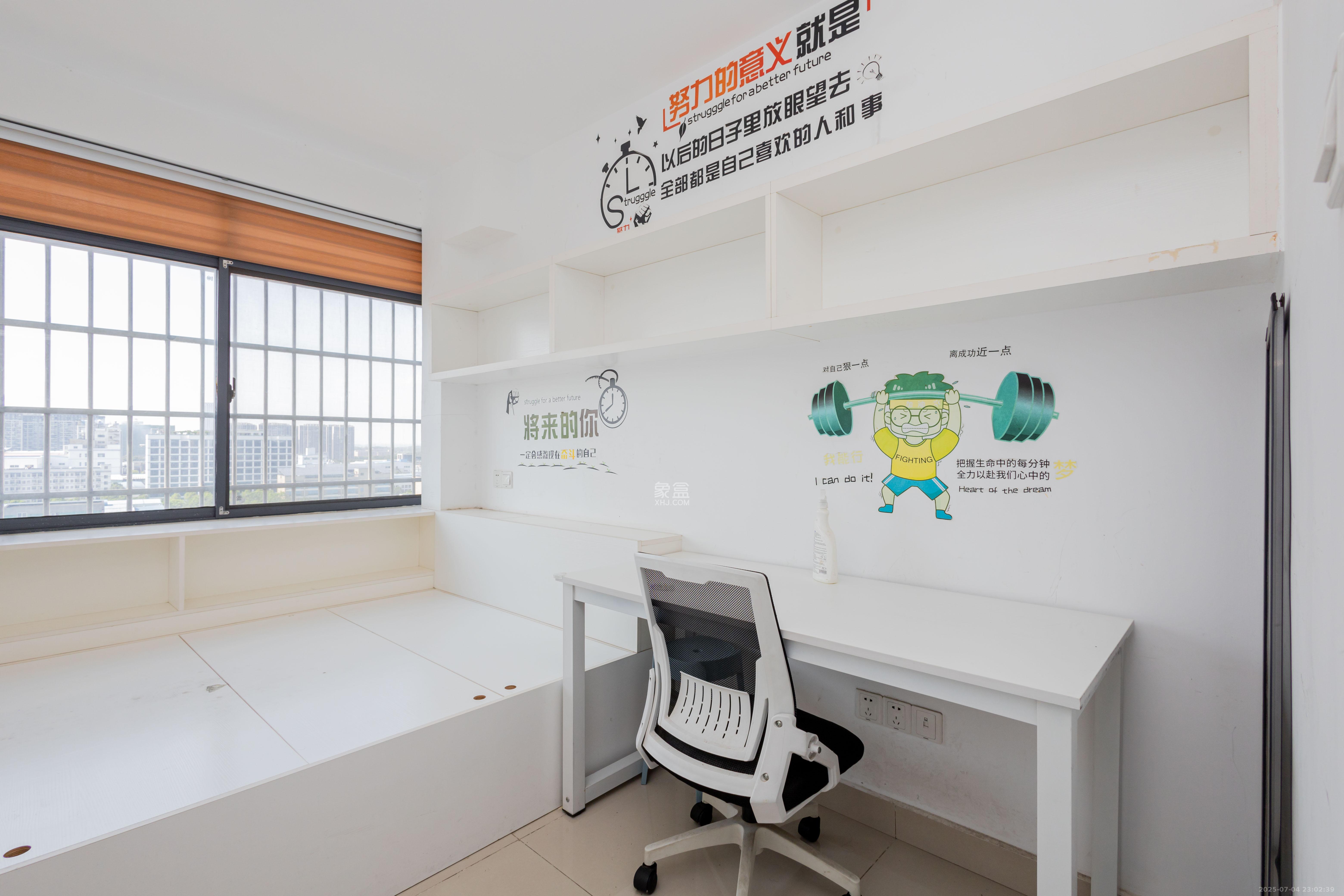 湘楚华庭 3室2厅1卫 56.0万 湘楚华庭 3室2厅1卫 56.0万卧室