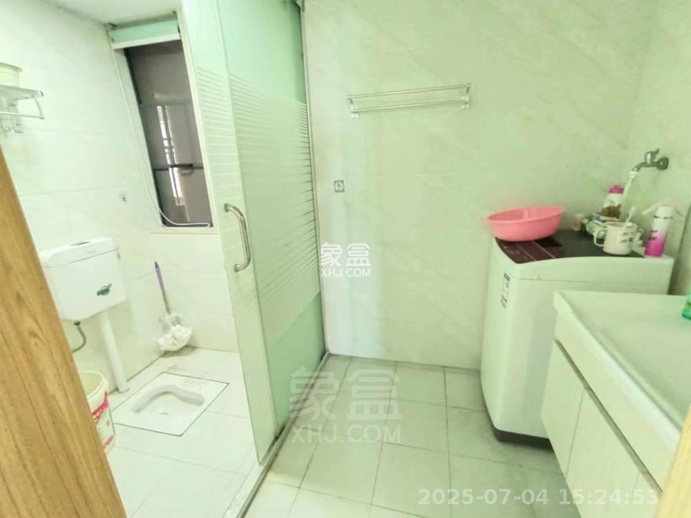 春藤小镇 3室2厅2卫 2000.0元/月 春藤小镇 3室2厅2卫 2000.0元/月室内图