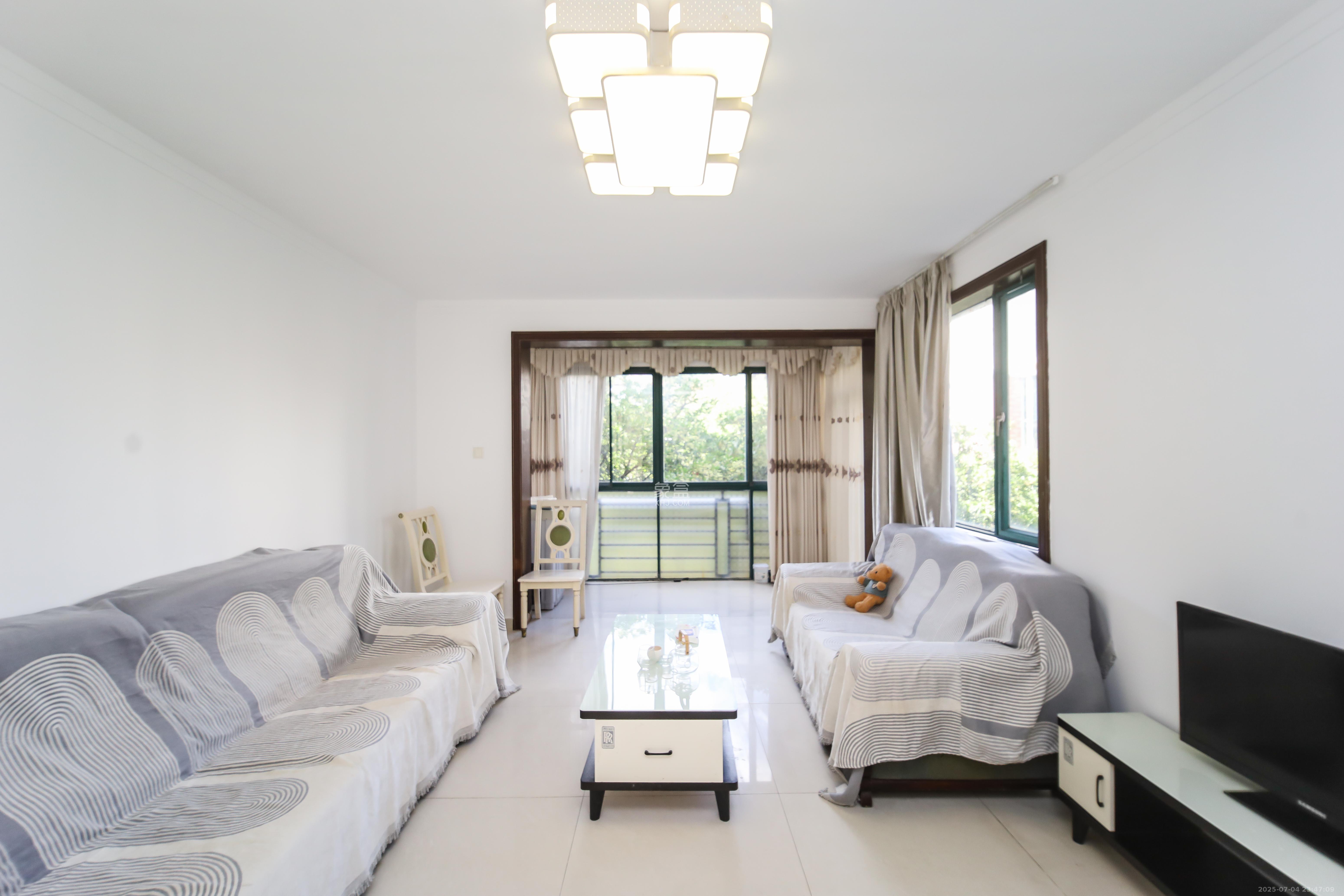 东方新城  2室2厅1卫   75.00万