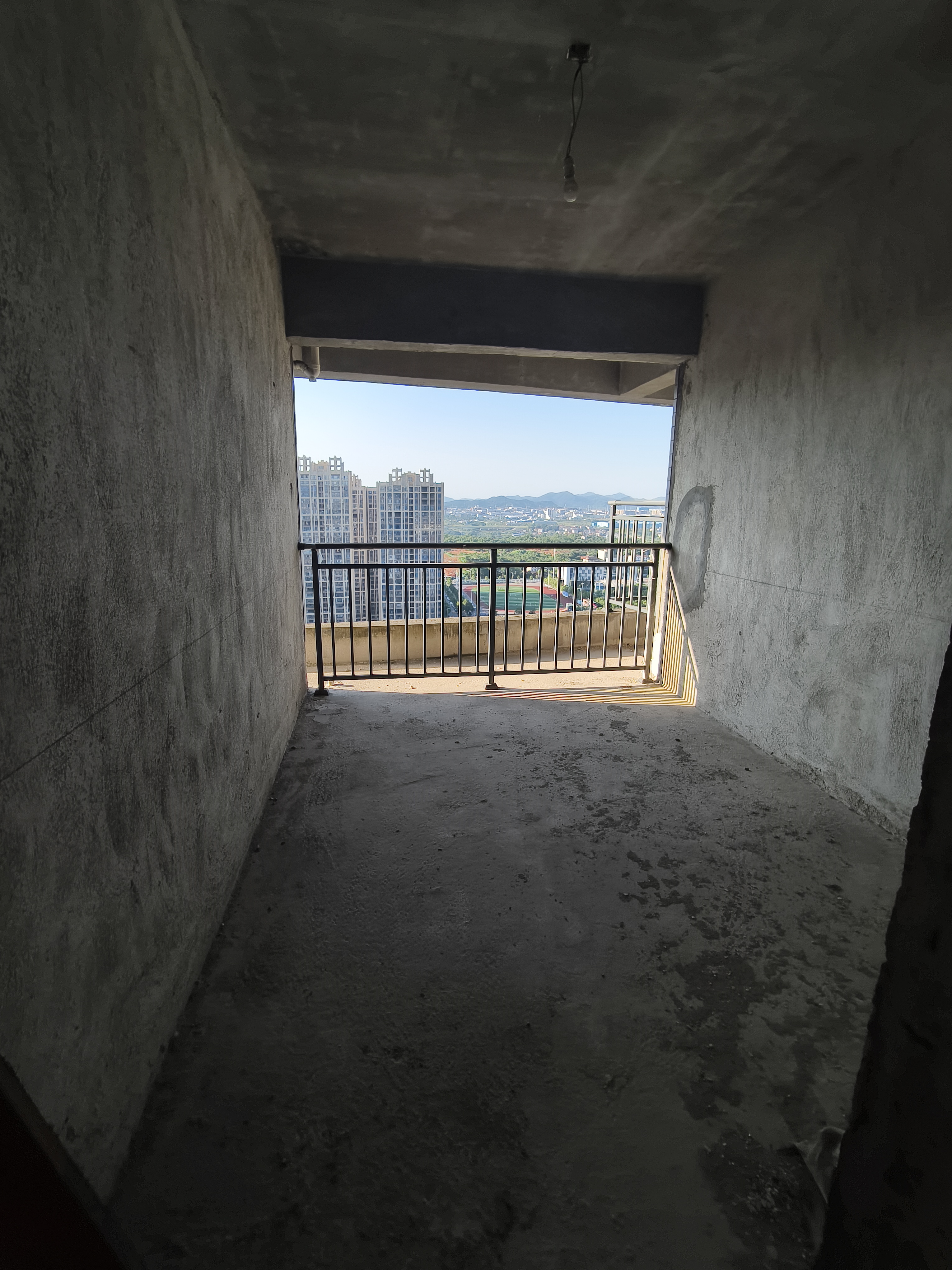 鸿星新天地  4室3厅2卫   62.80万客厅