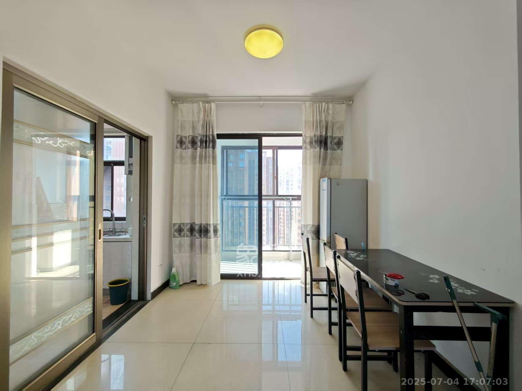 德润小区(丰升德润小区) 4室2厅2卫 2000.0元/月 德润小区(丰升德润小区) 4室2厅2卫 2000.0元/月室内图