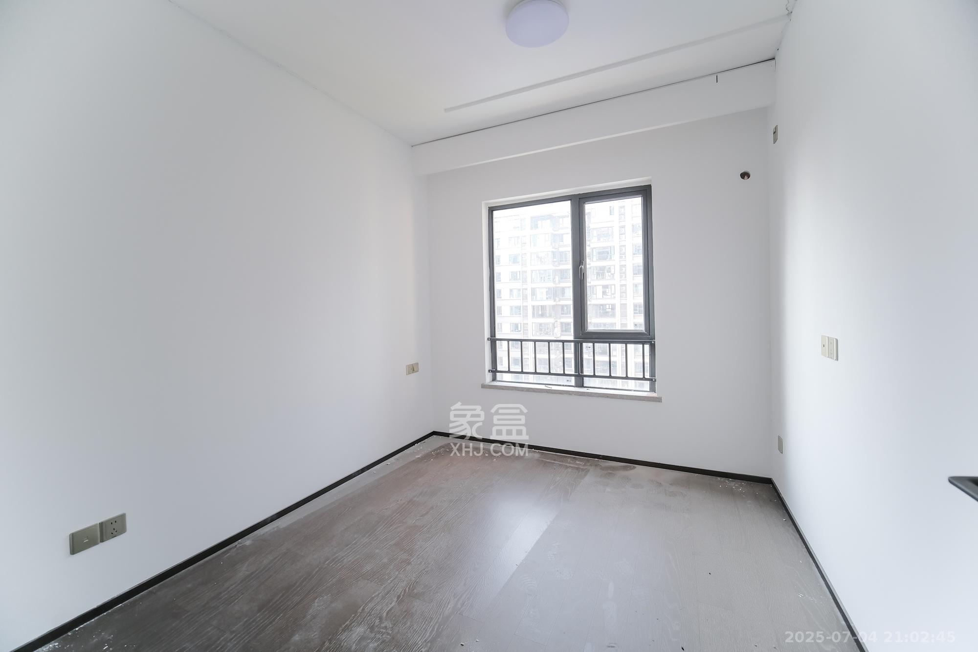 荣盛城  4室2厅2卫    120.0万卧室